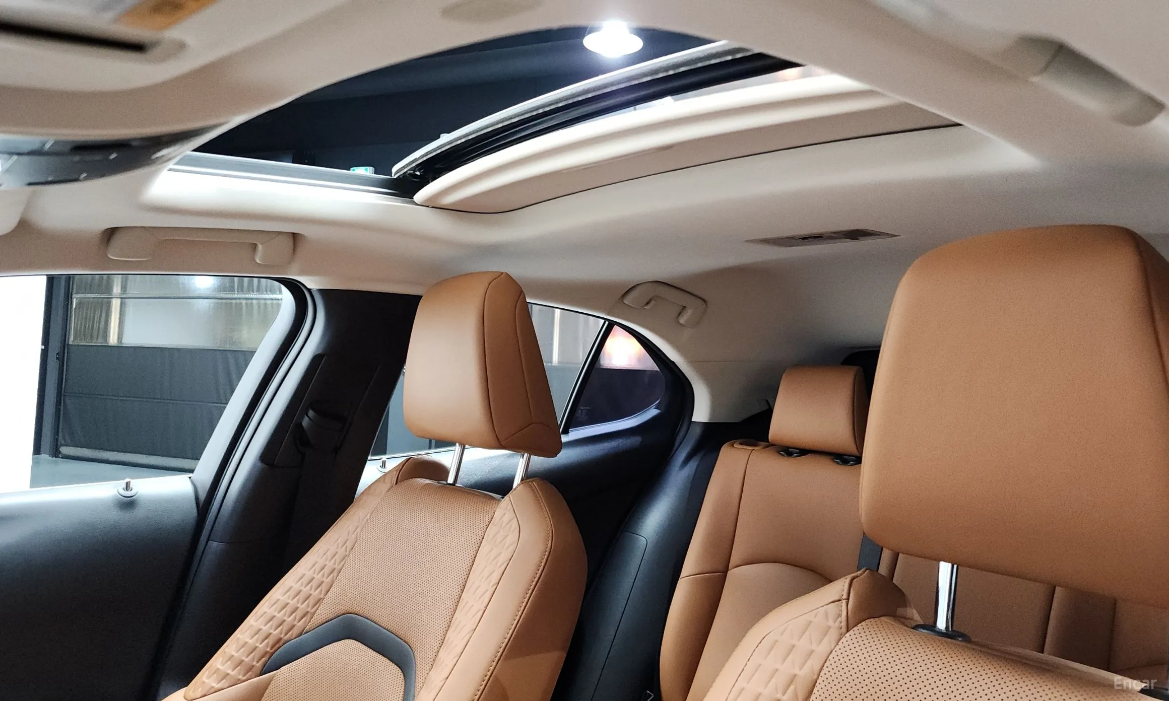 Lexus UX250h превью 19