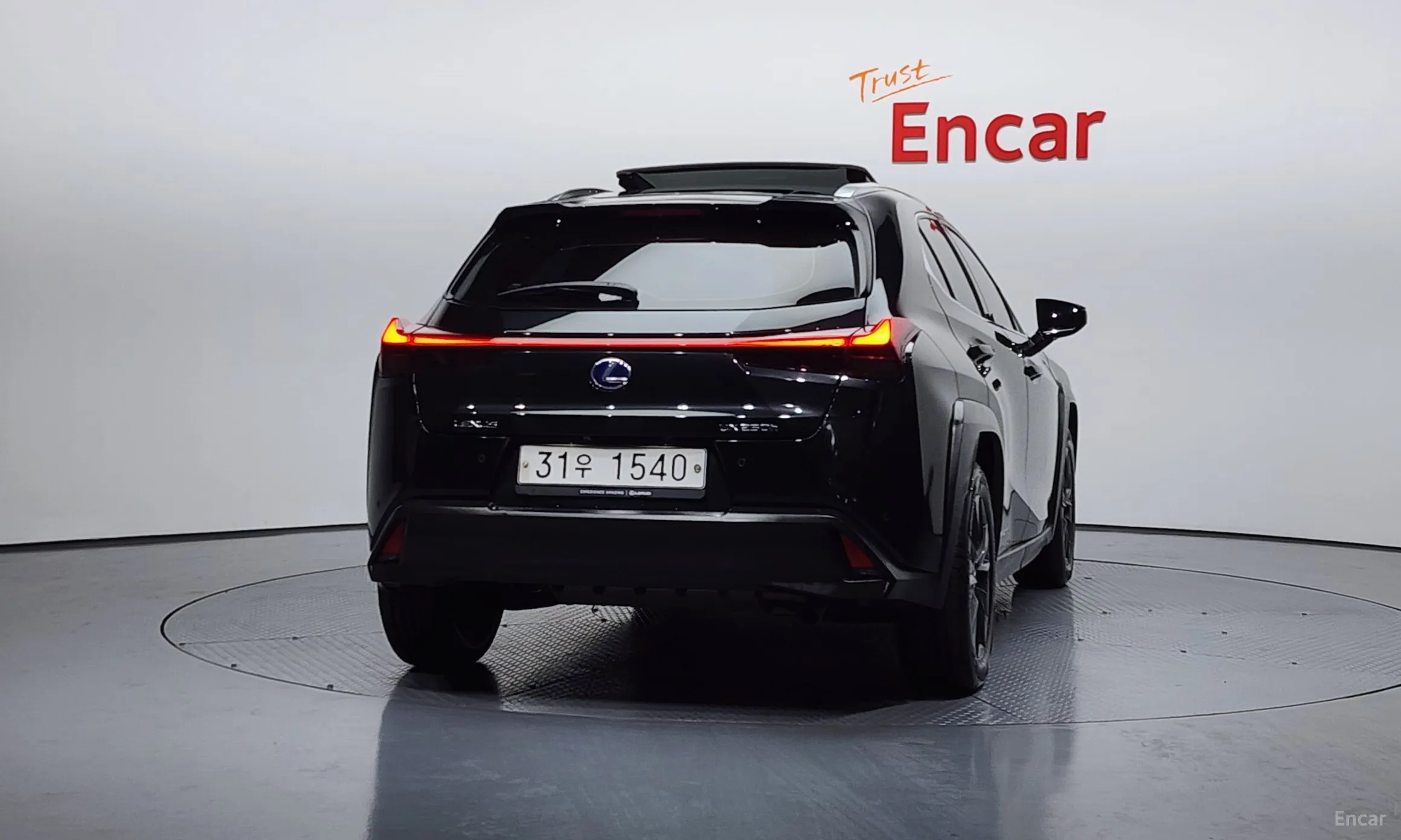 Lexus UX250h превью 4