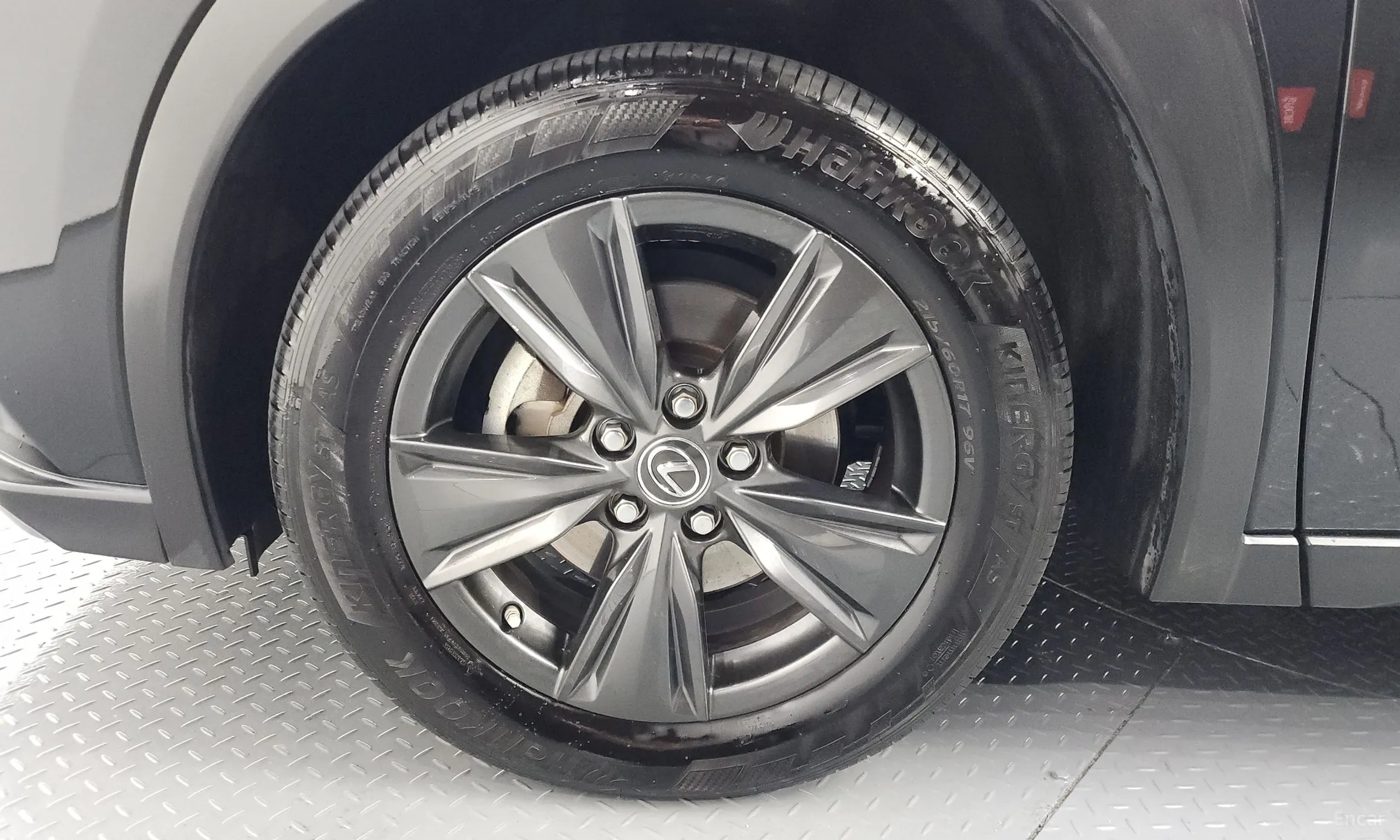 Lexus UX250h превью 5