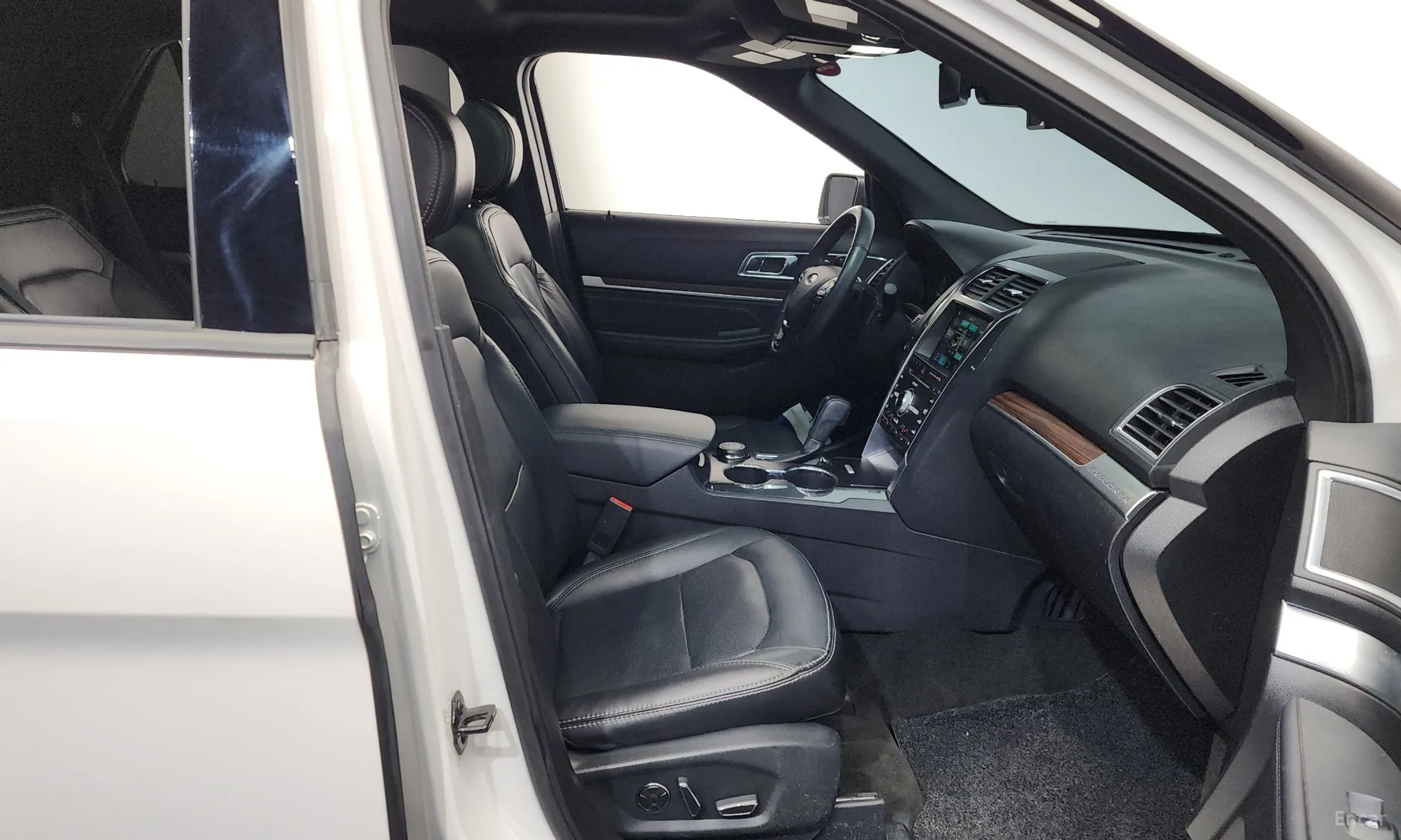 Ford Explorer превью 11