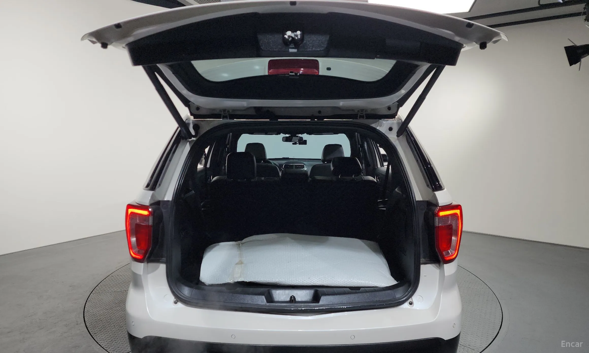 Ford Explorer превью 20
