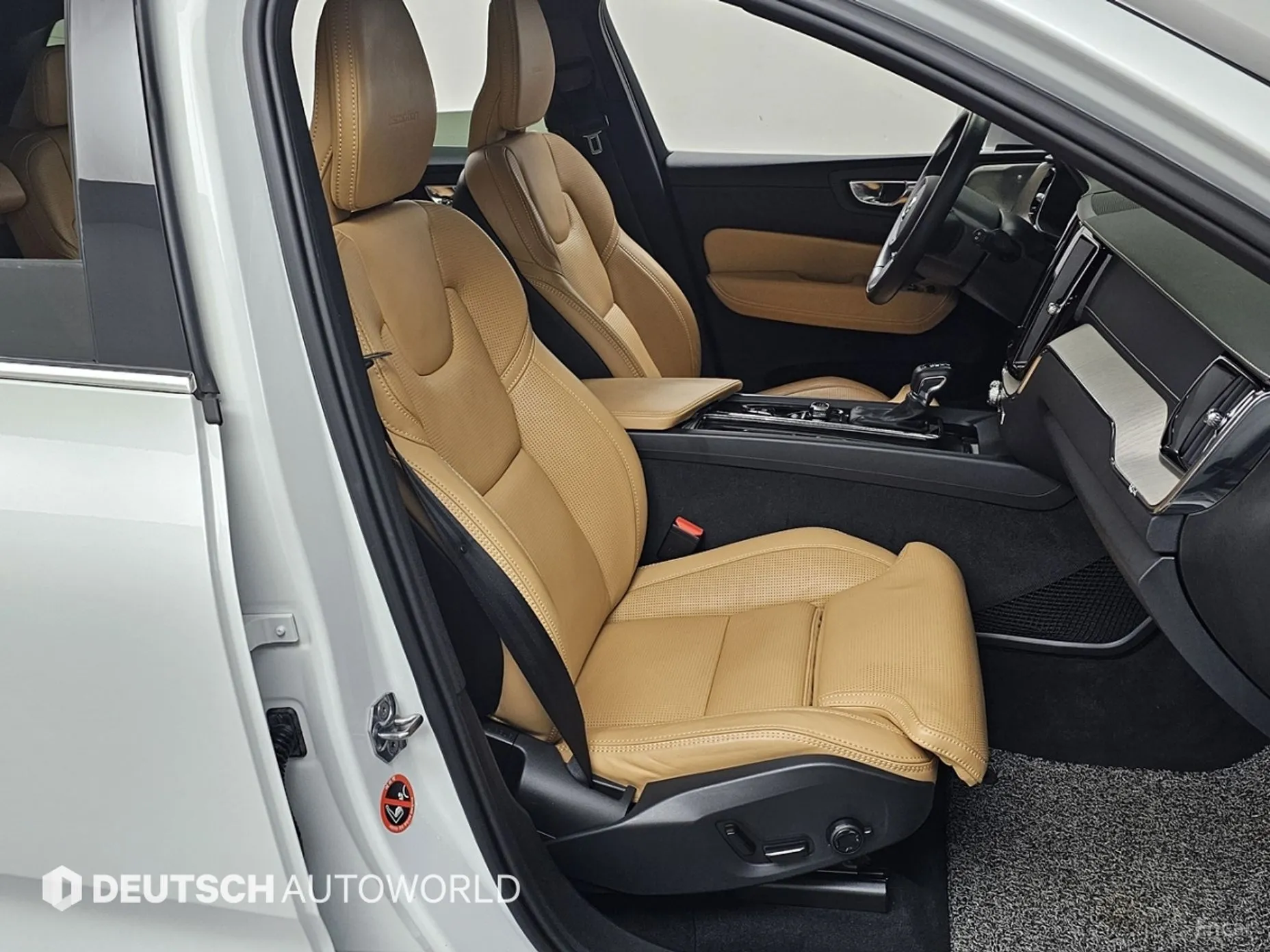 Volvo XC60 Gen 2 превью 10