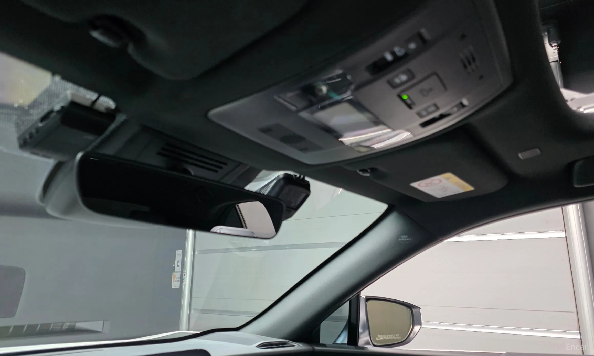 Lexus UX300h превью 18