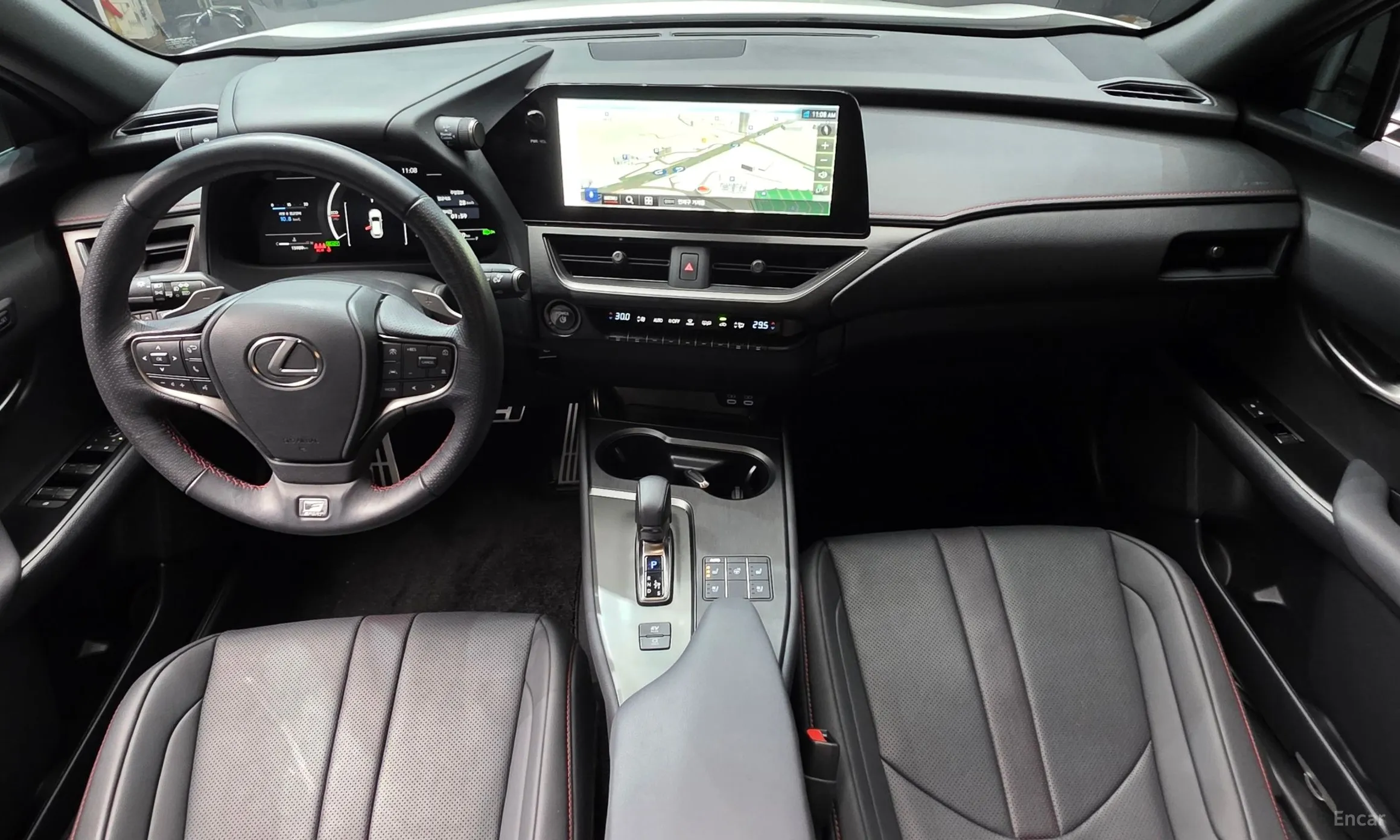 Lexus UX300h превью 7