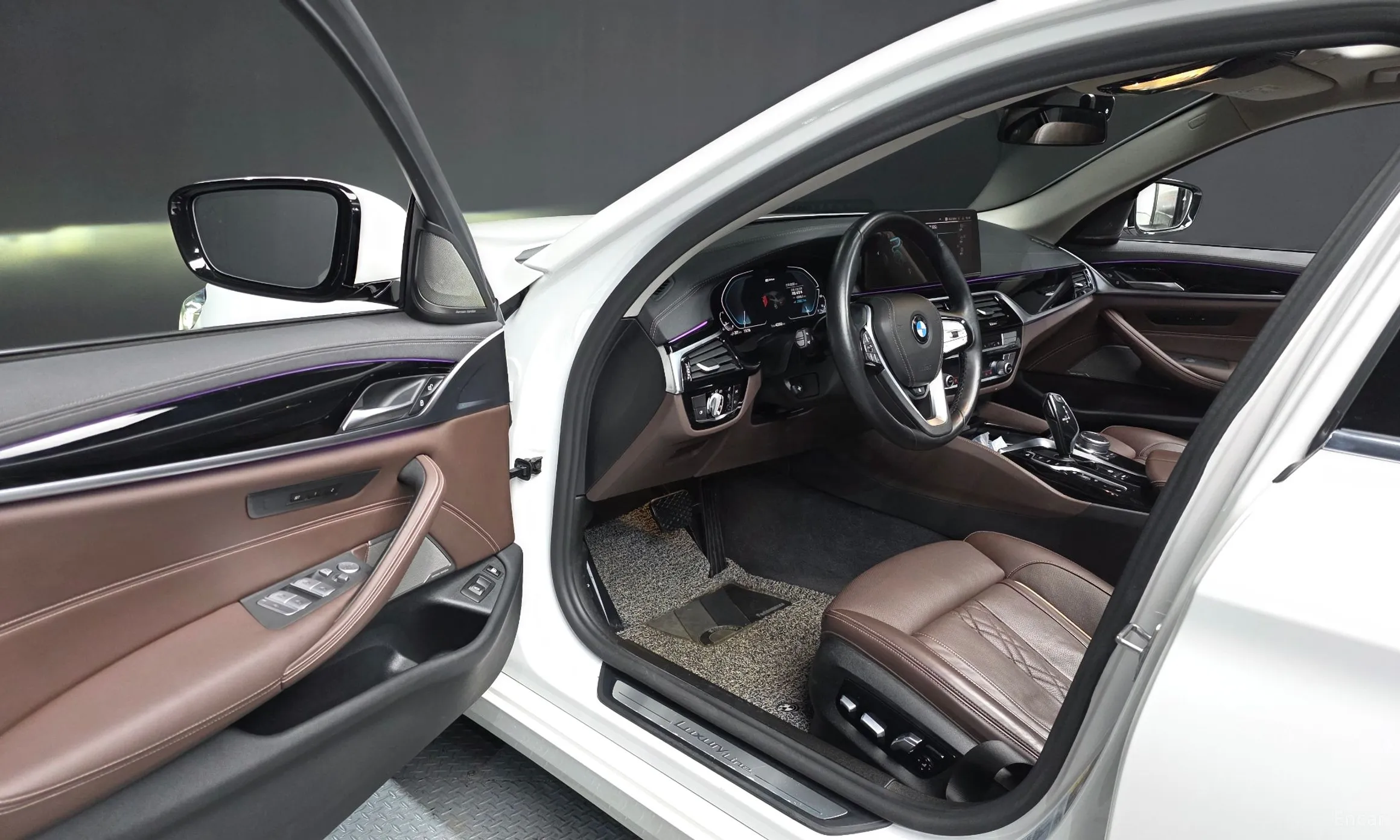 BMW 5 Series (G30) превью 10