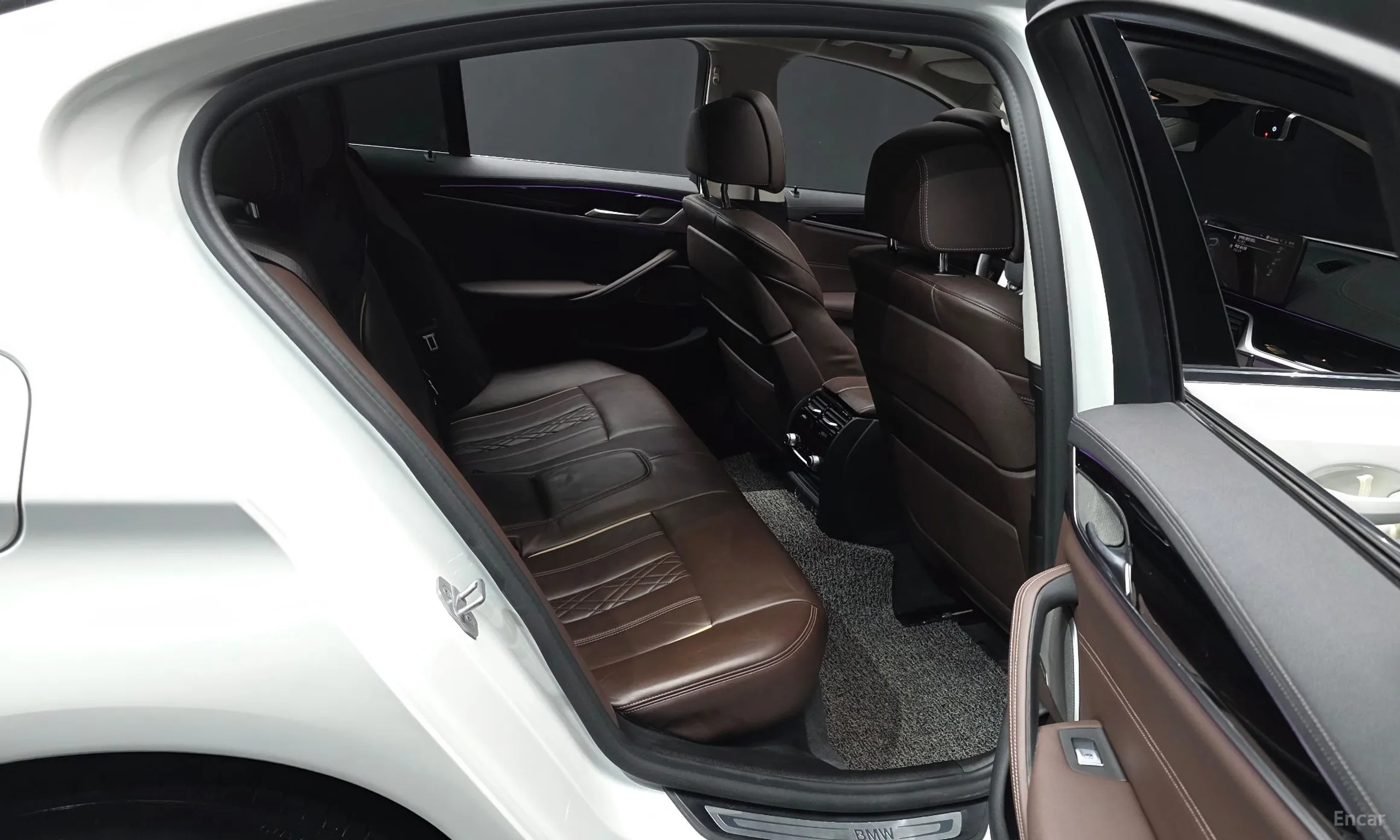 BMW 5 Series (G30) превью 12