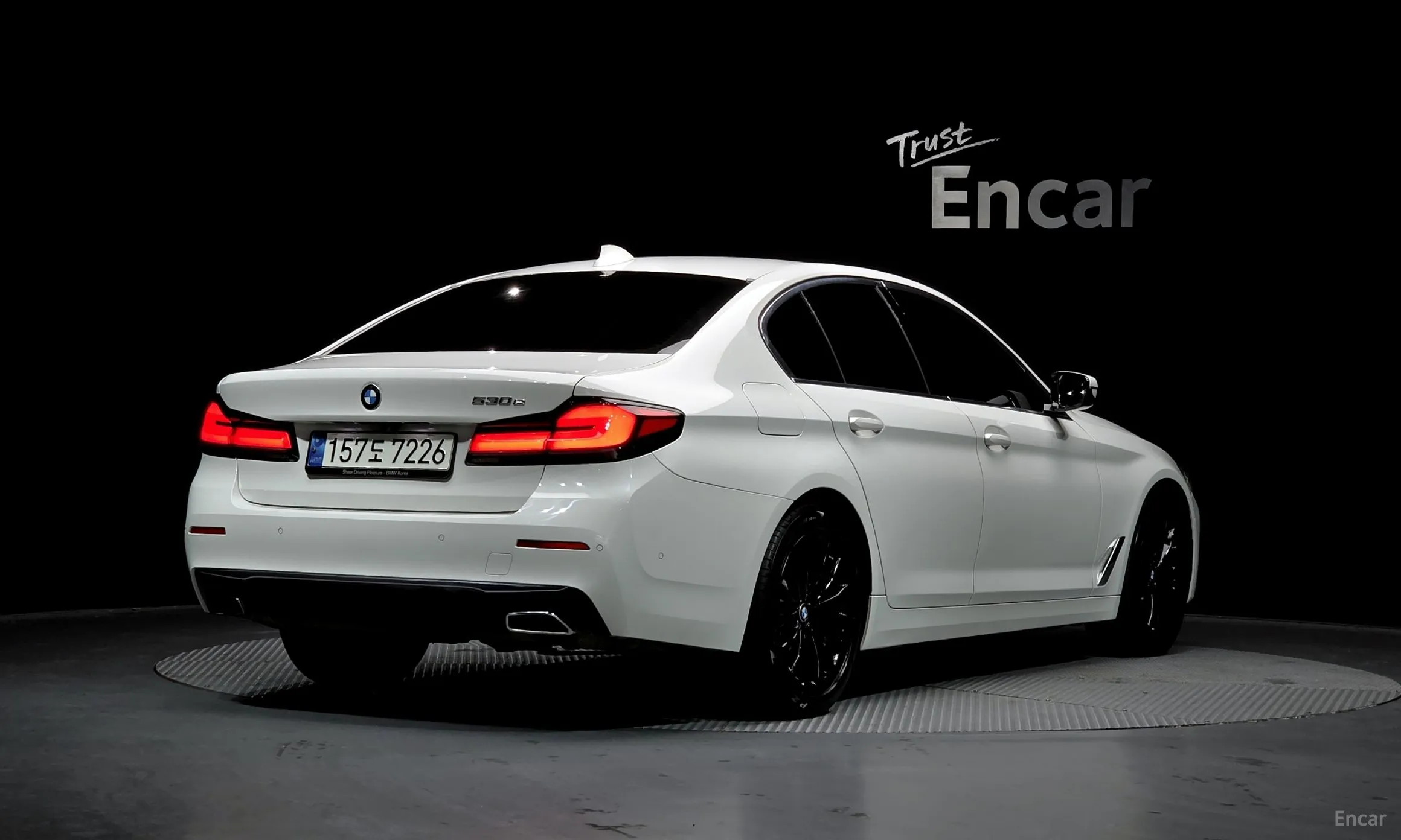 BMW 5 Series (G30) превью 2