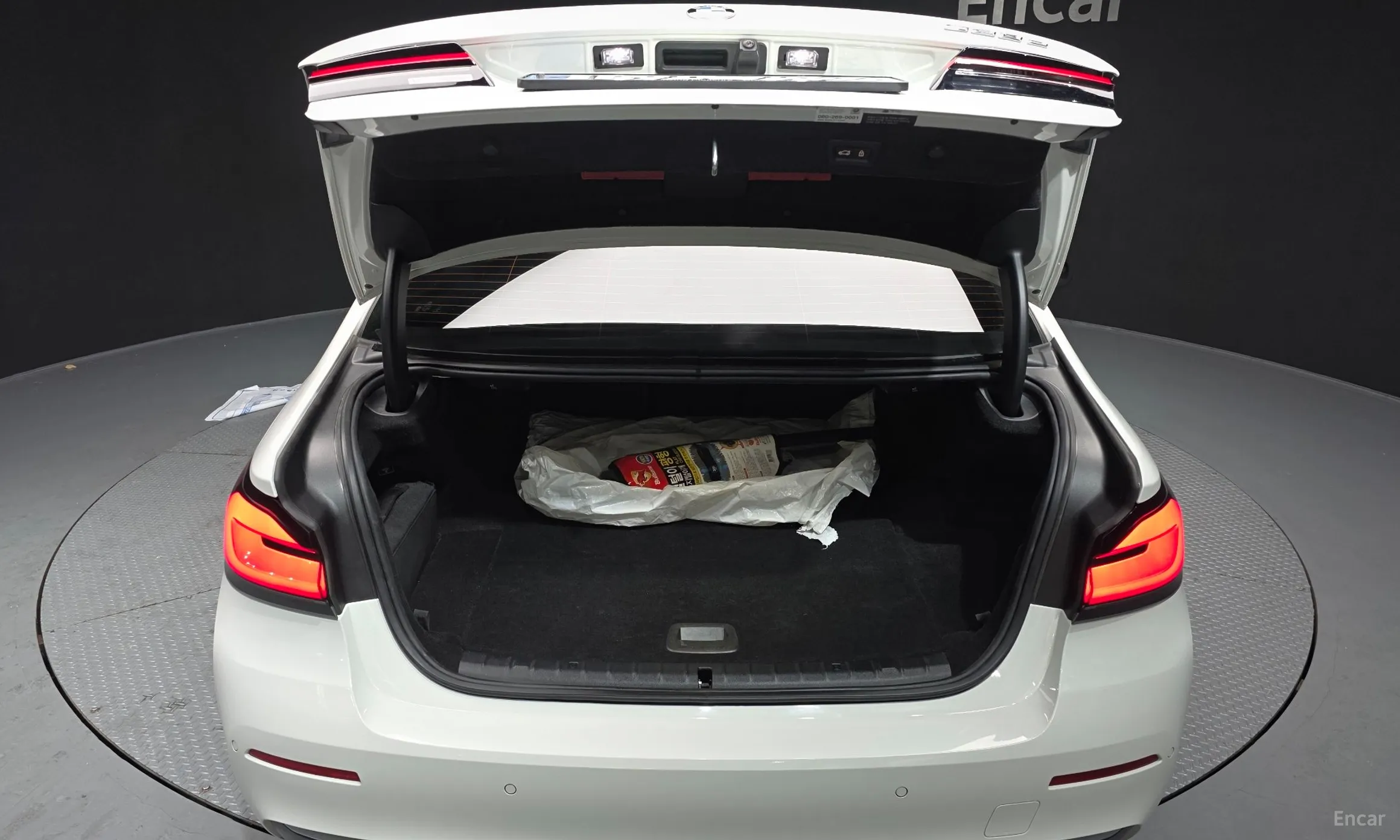 BMW 5 Series (G30) превью 20