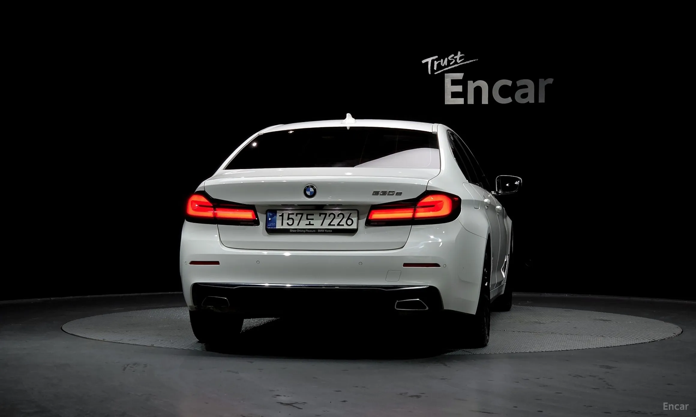 BMW 5 Series (G30) превью 4