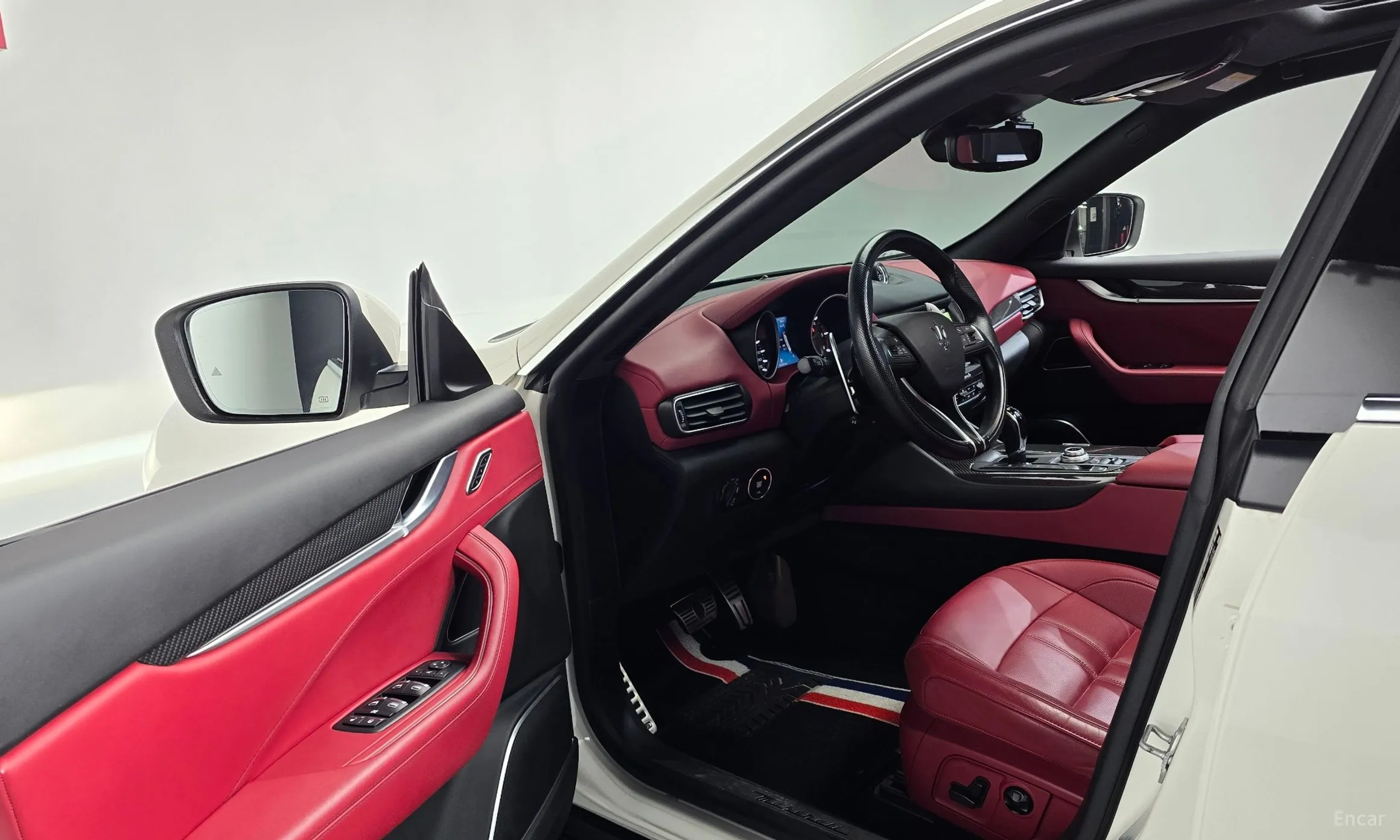 Maserati Levante превью 10
