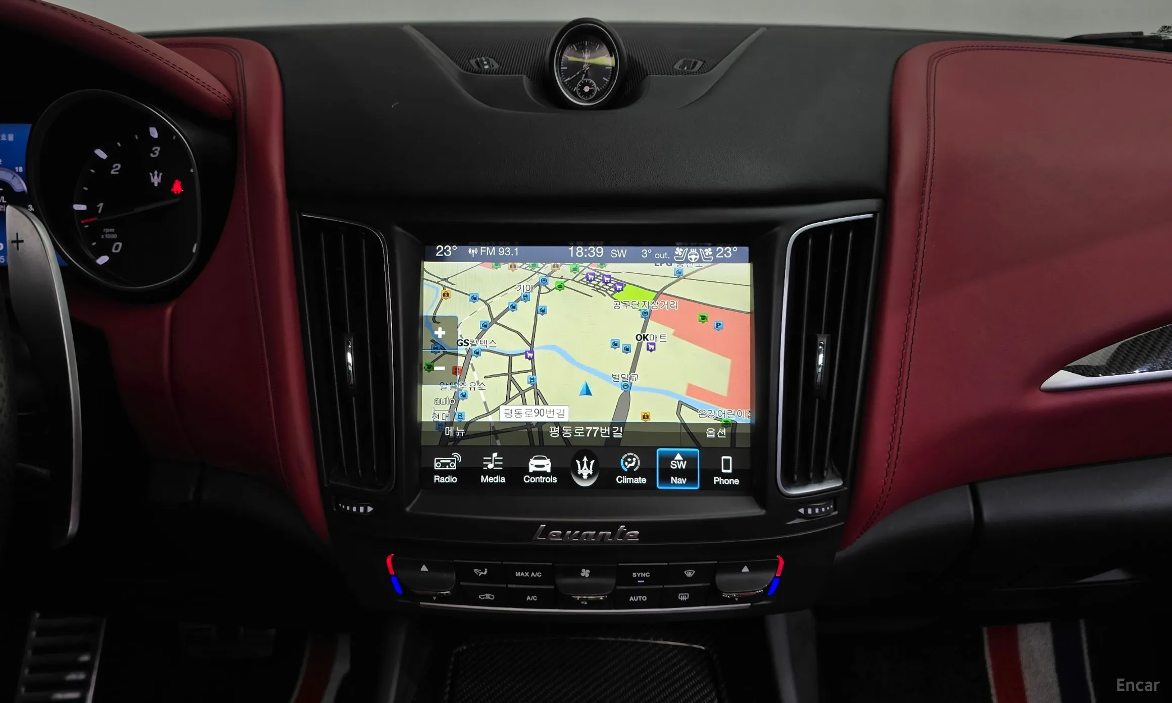 Maserati Levante превью 14