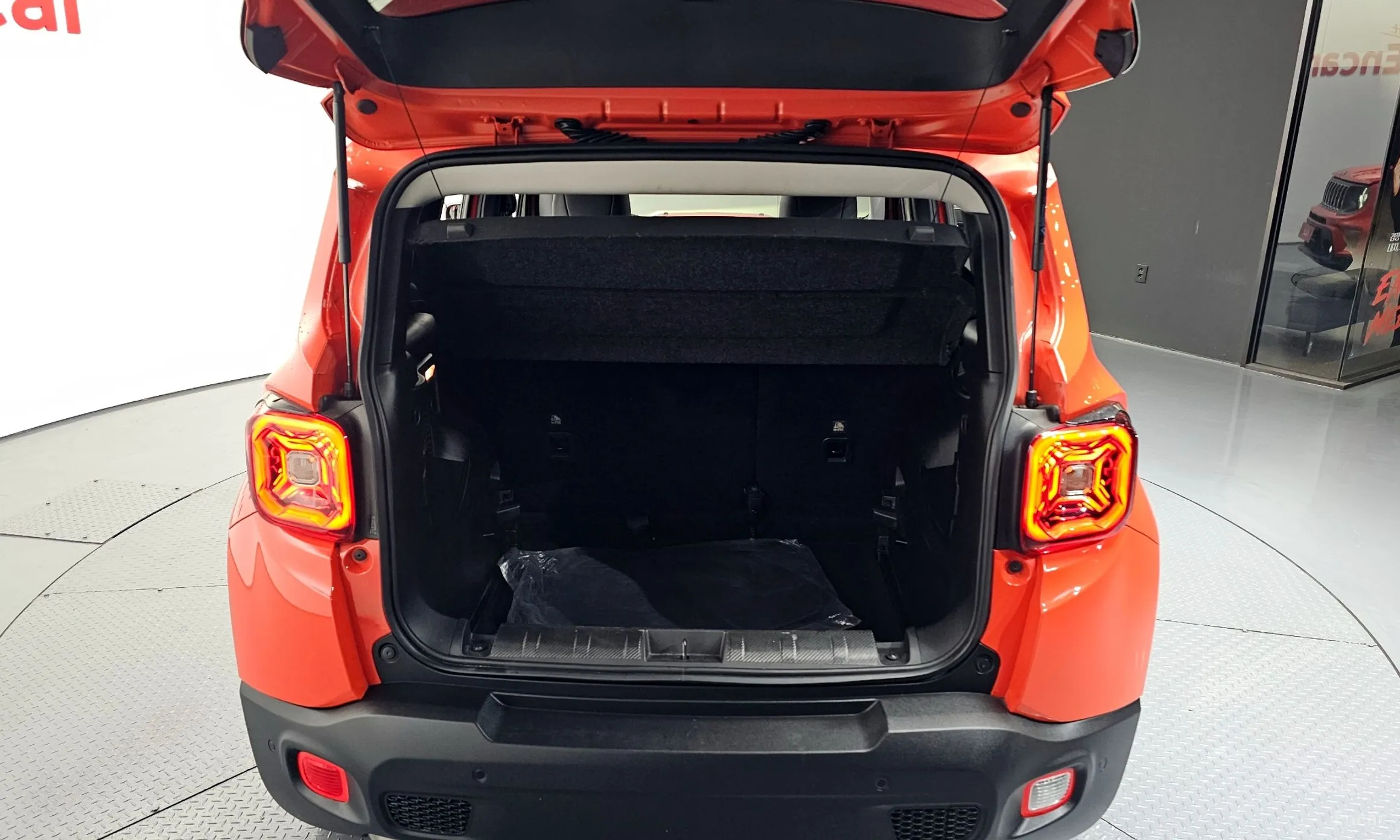 Jeep Renegade превью 20