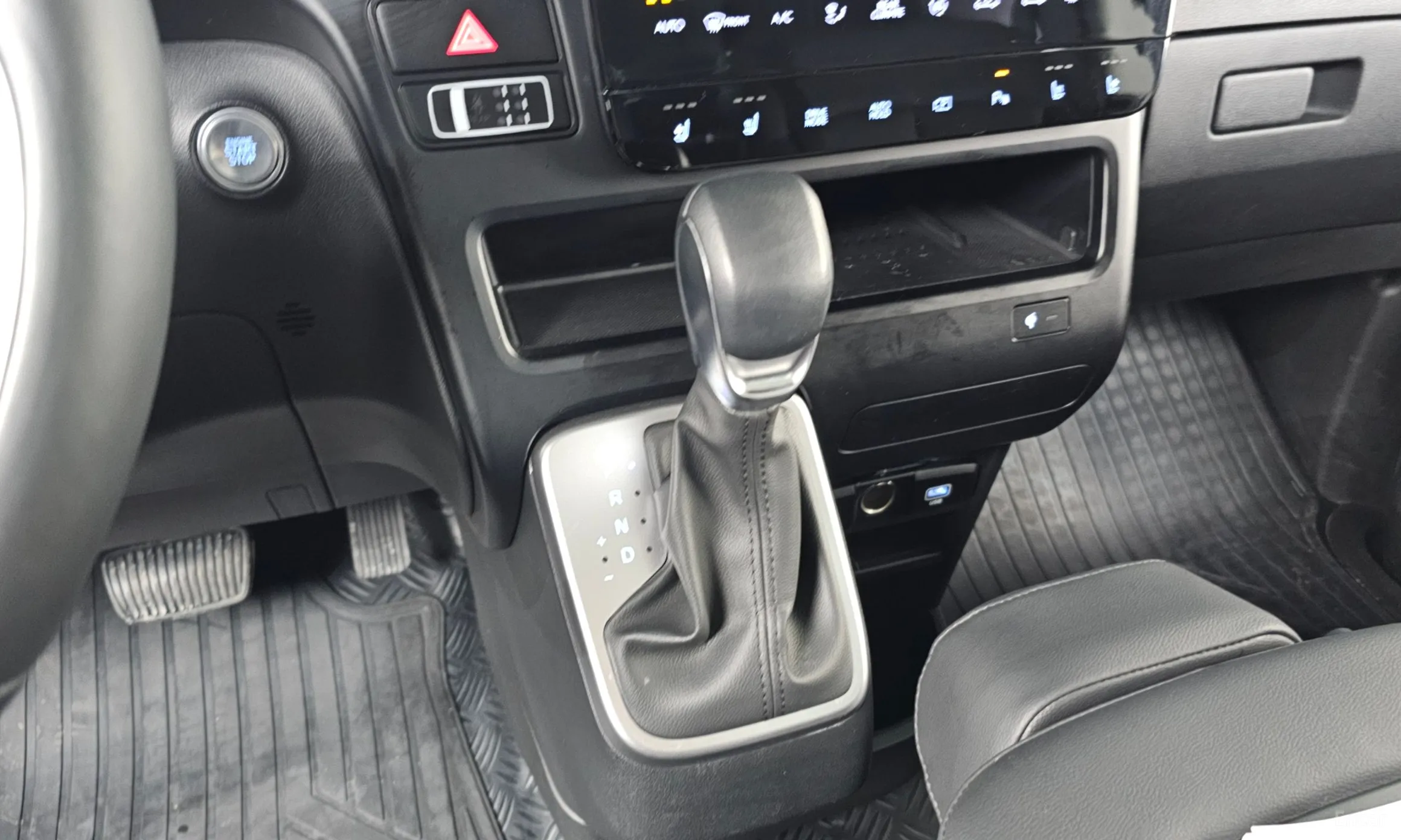 Hyundai Staria превью 9