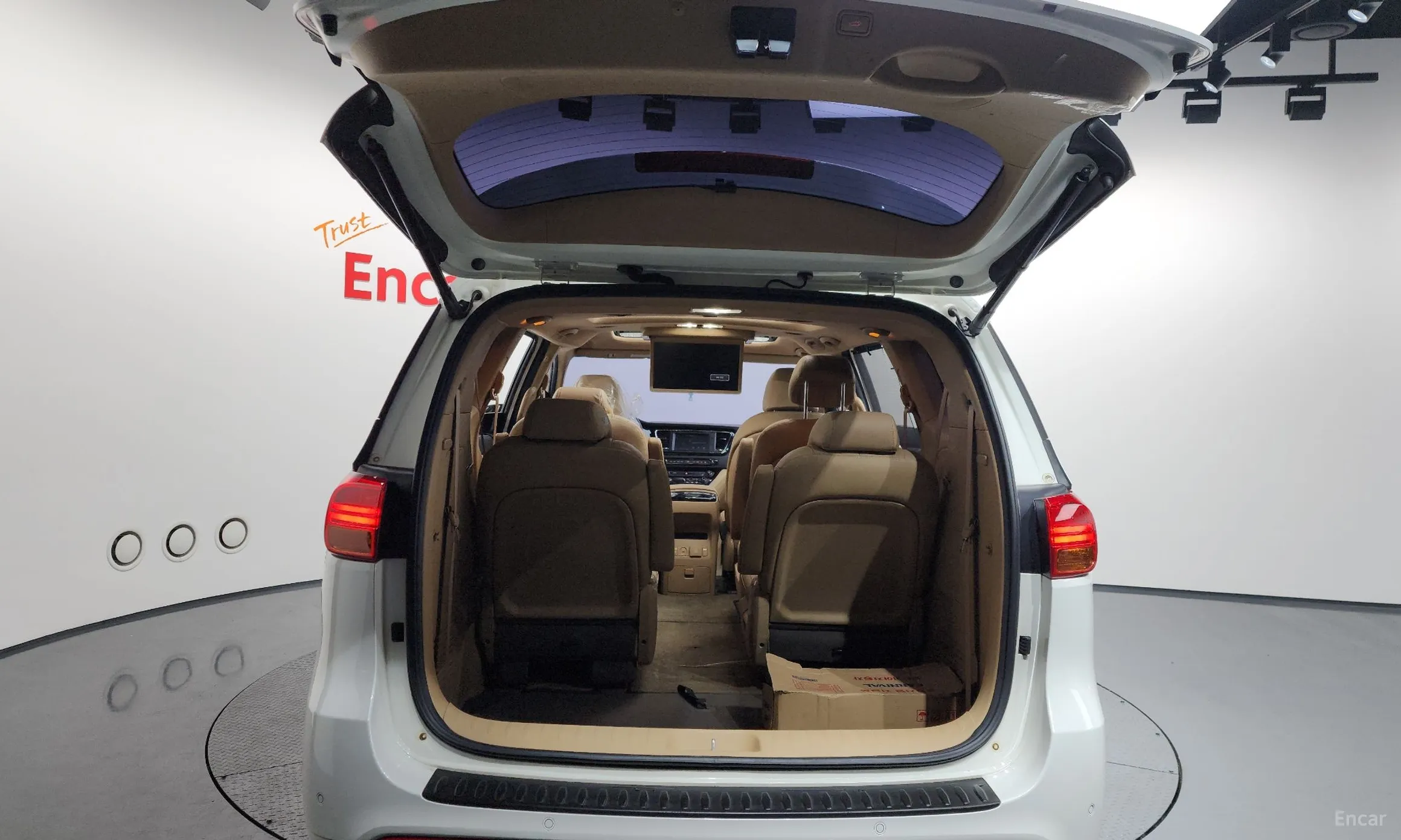 Kia Carnival превью 20