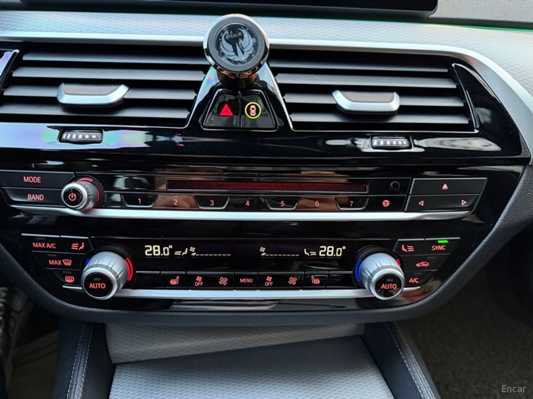 BMW 5 Series (G30) превью 16