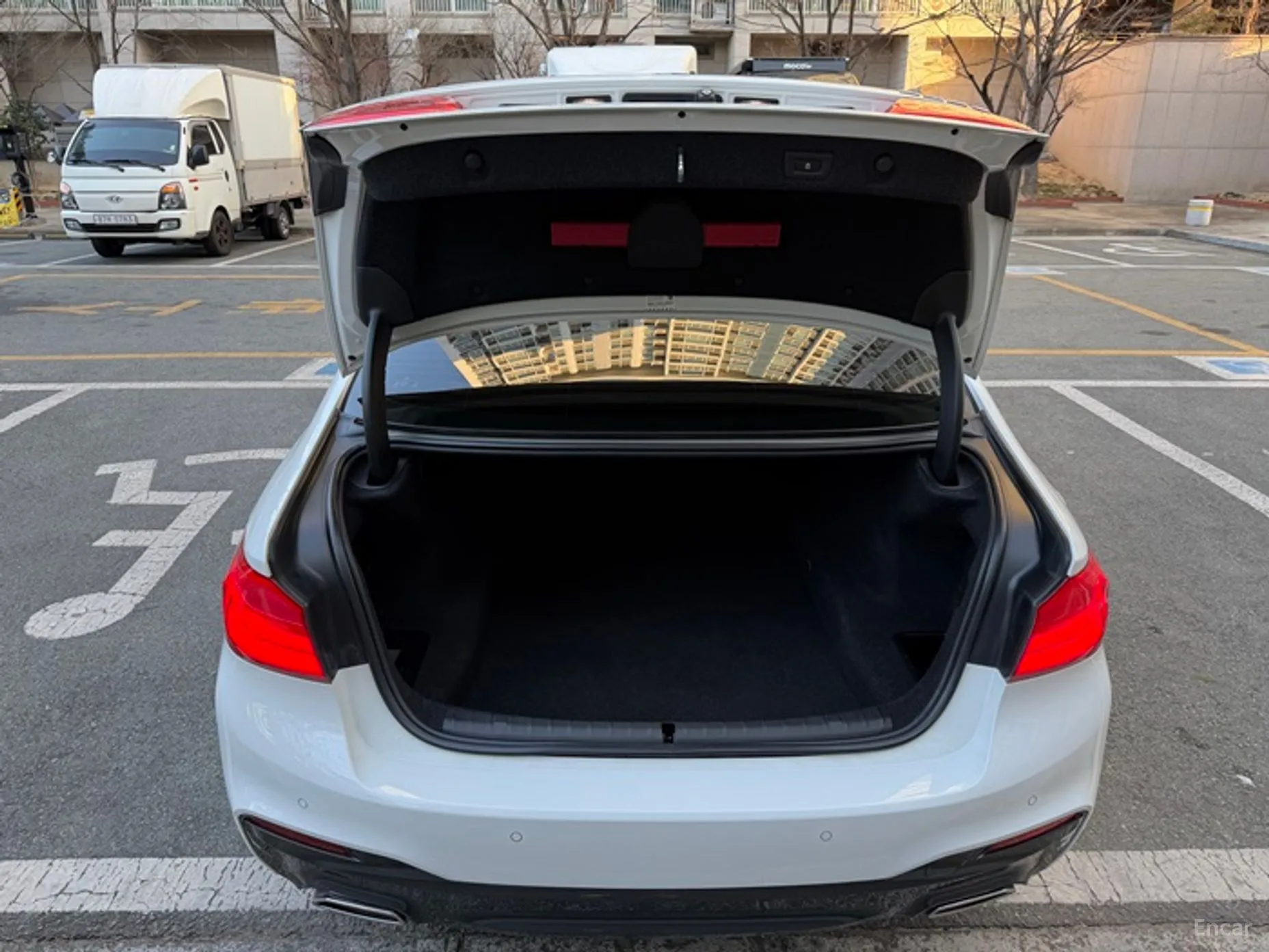 BMW 5 Series (G30) превью 4