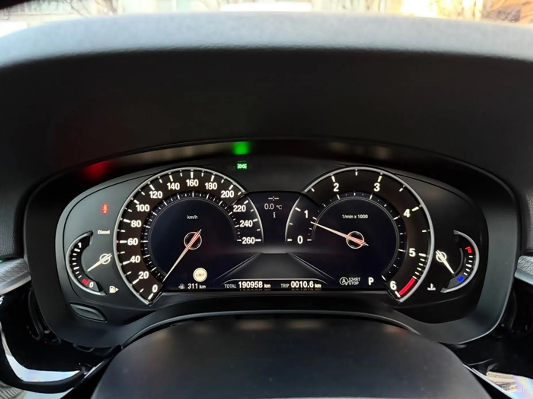 BMW 5 Series (G30) превью 8