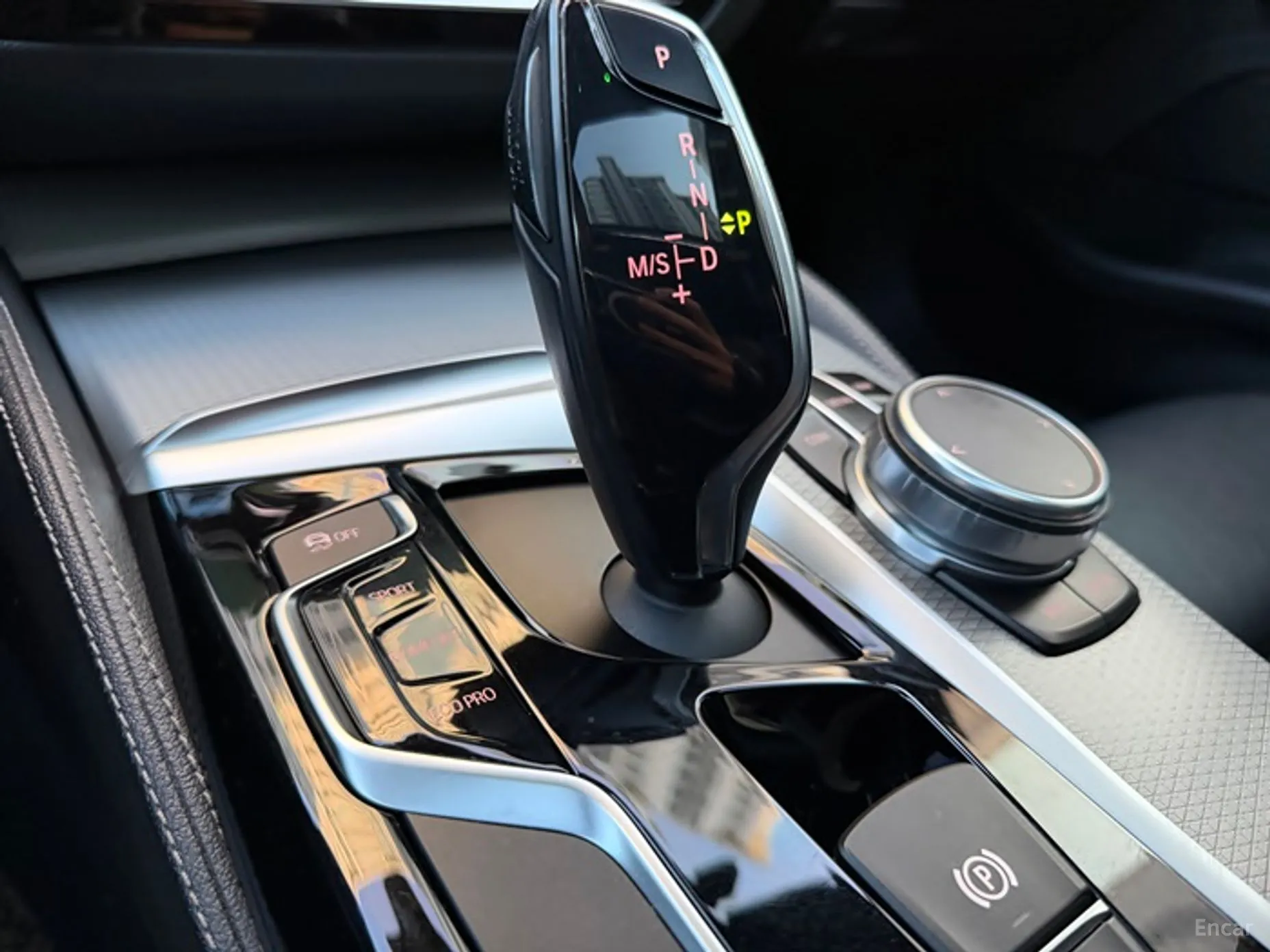 BMW 5 Series (G30) превью 9