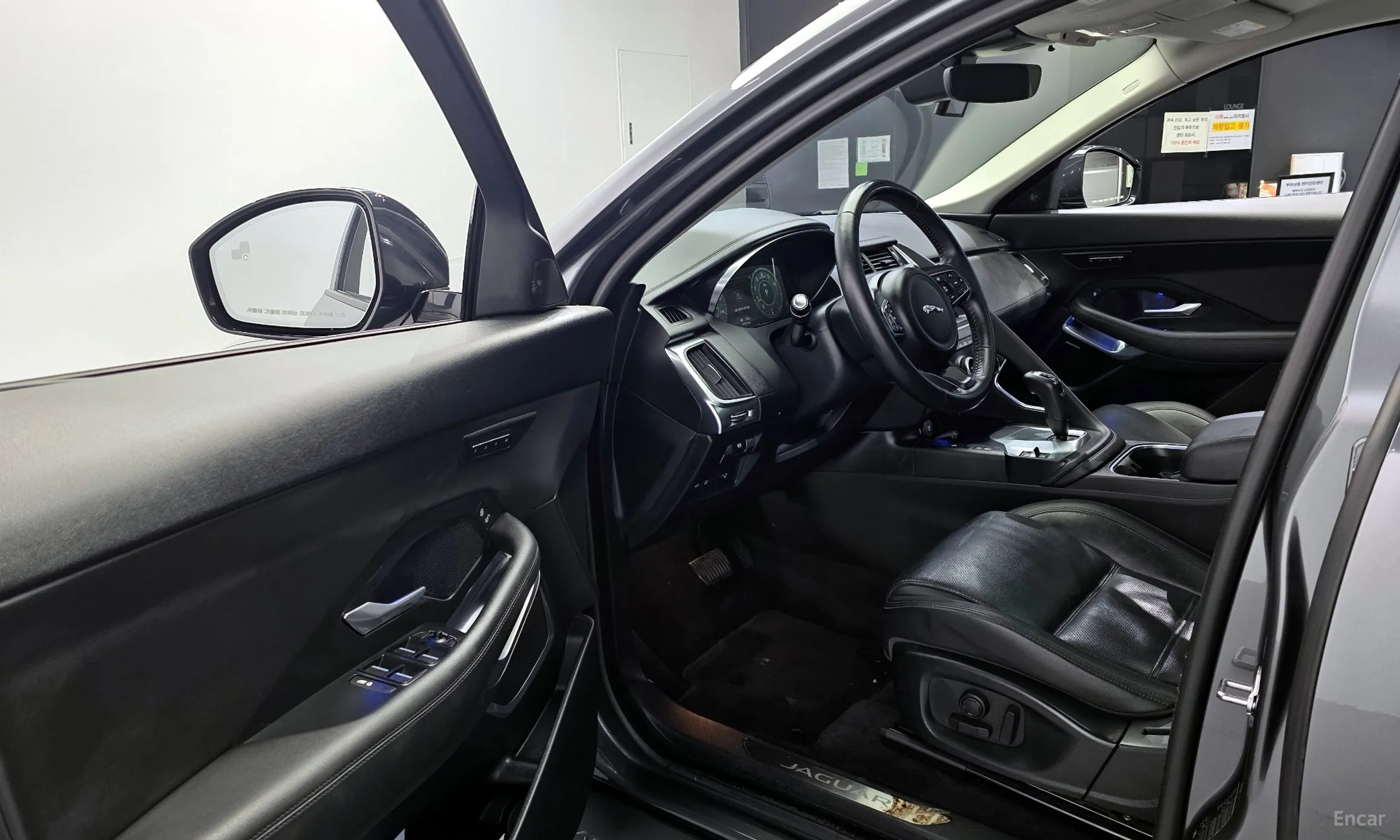 Jaguar E-PACE превью 10