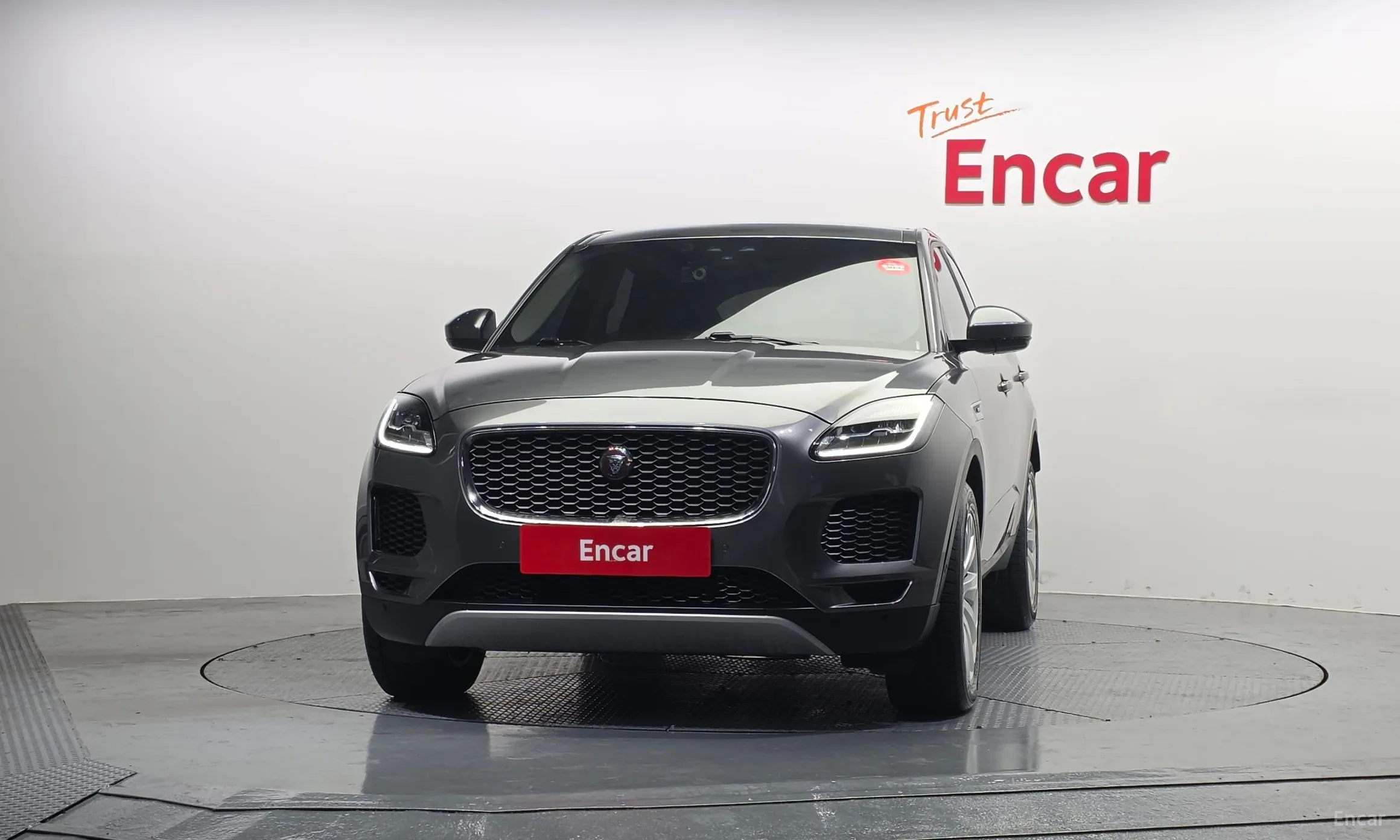 Jaguar E-PACE превью 3