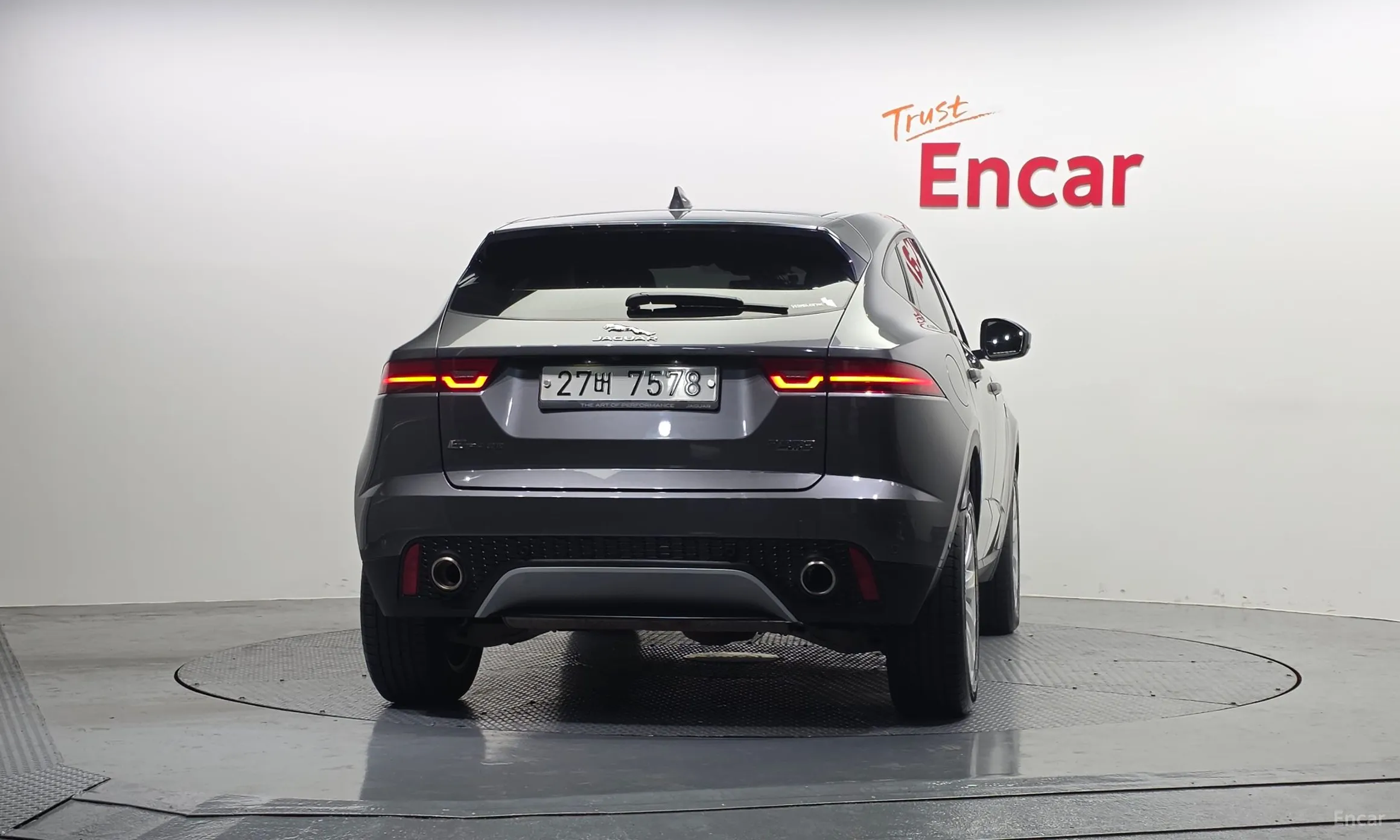 Jaguar E-PACE превью 4