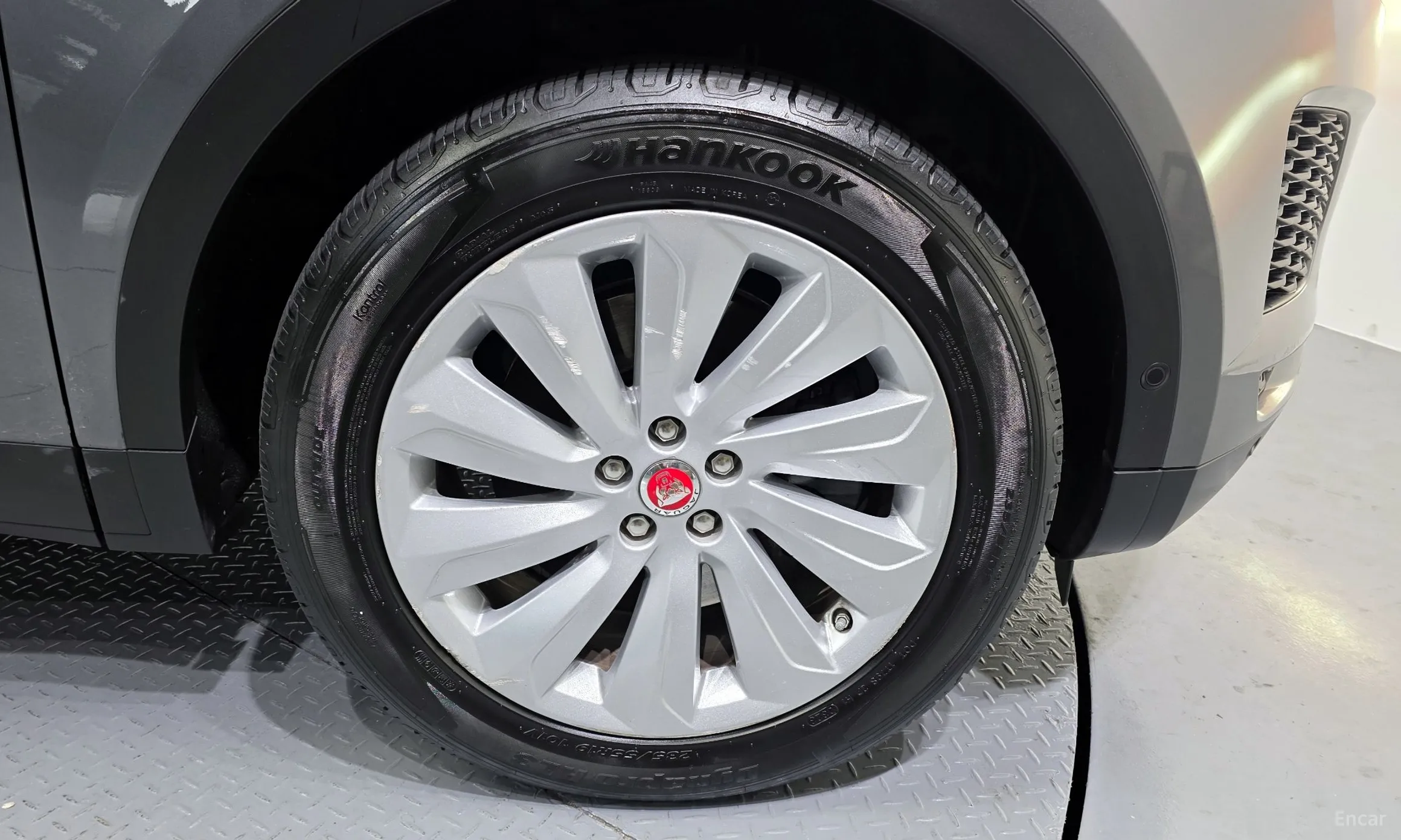 Jaguar E-PACE превью 5