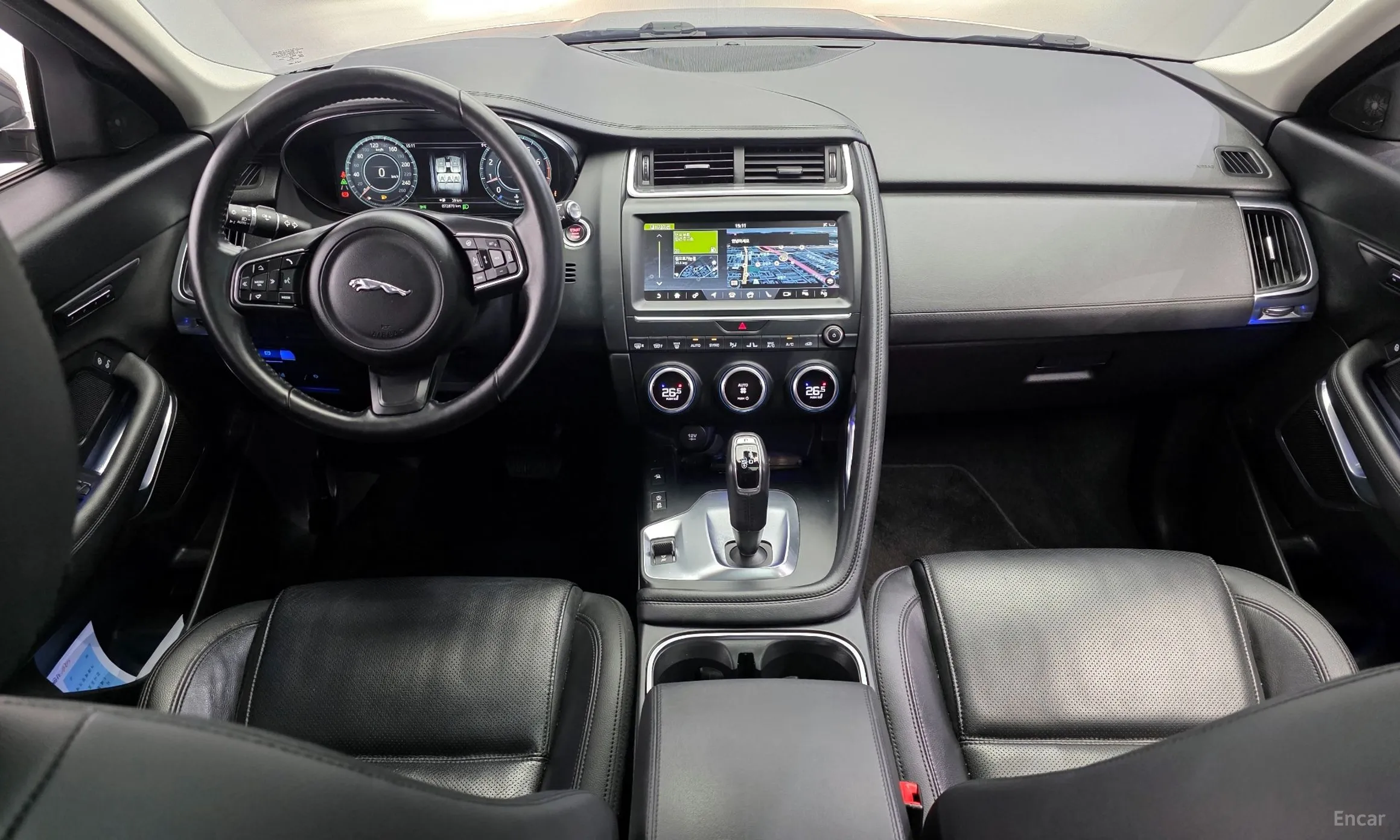 Jaguar E-PACE превью 7