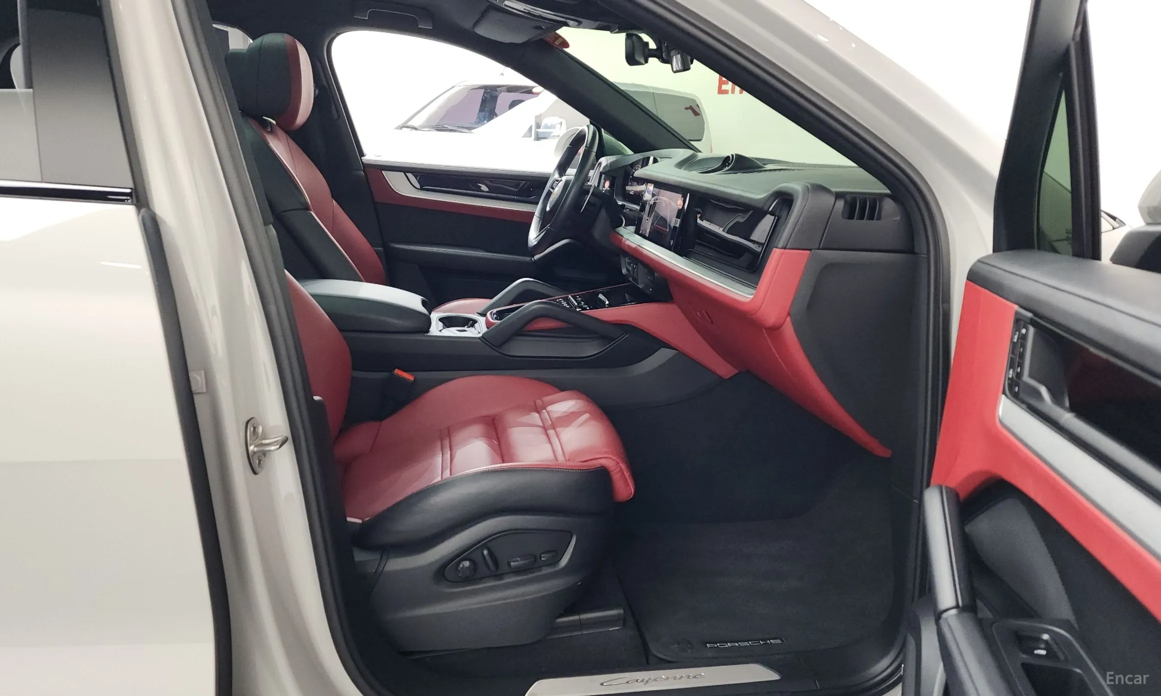 Porsche Cayenne (PO536) превью 11