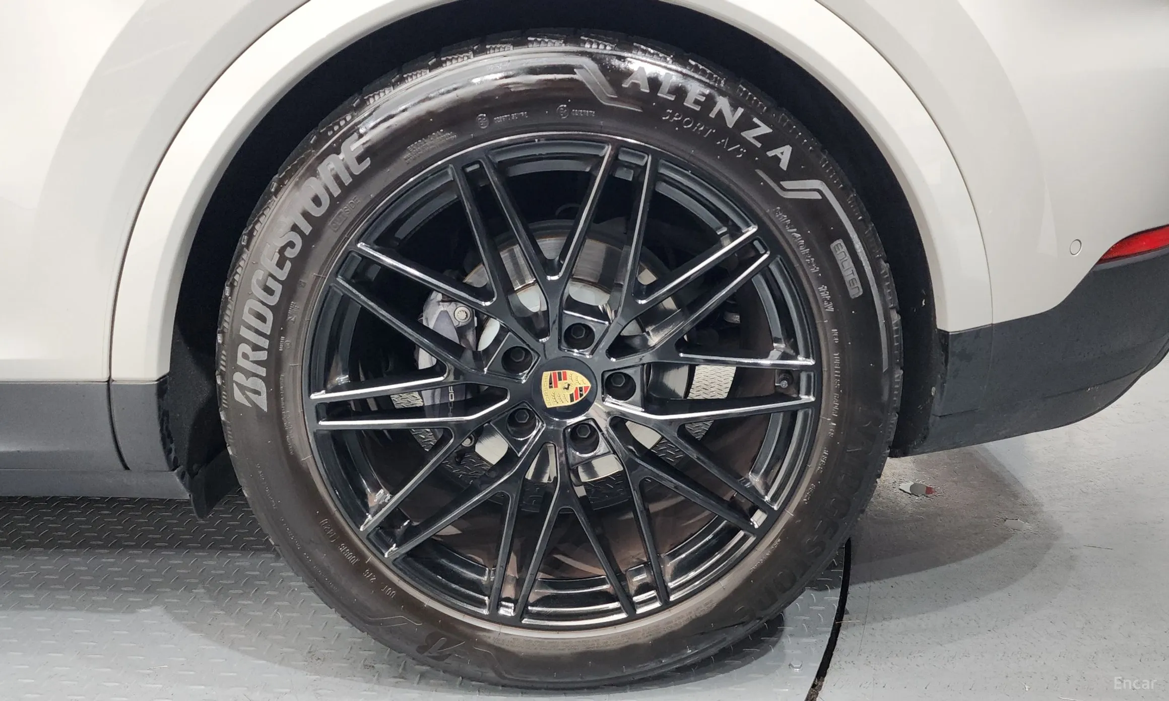 Porsche Cayenne (PO536) превью 5