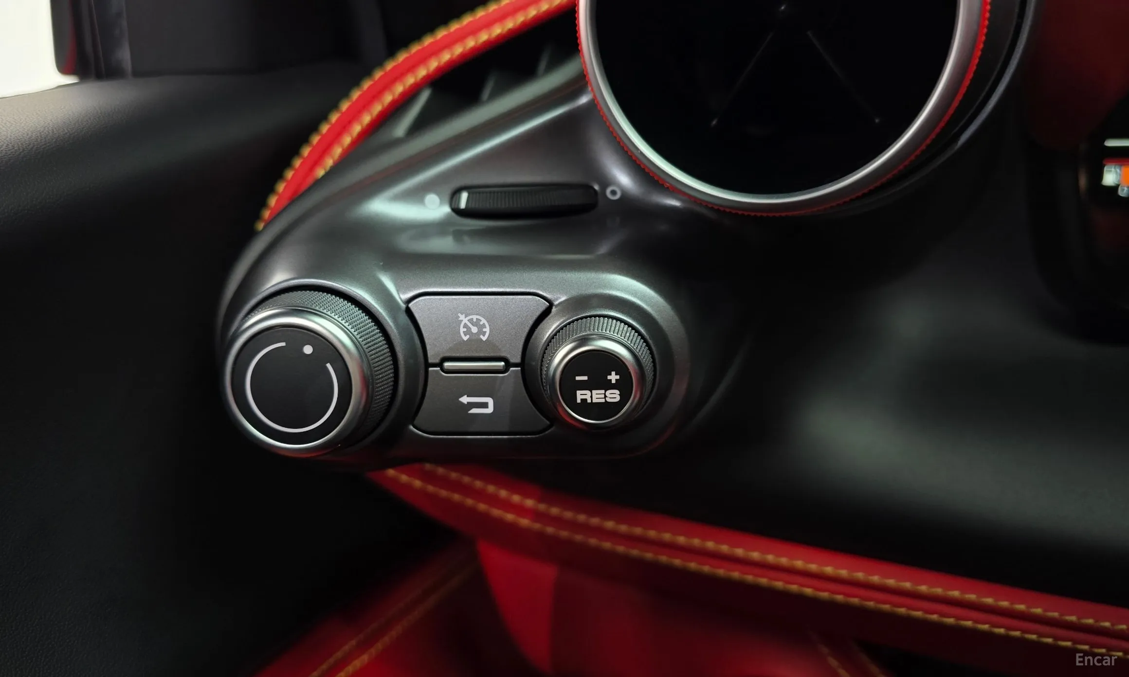 Ferrari F8 Tributo превью 13