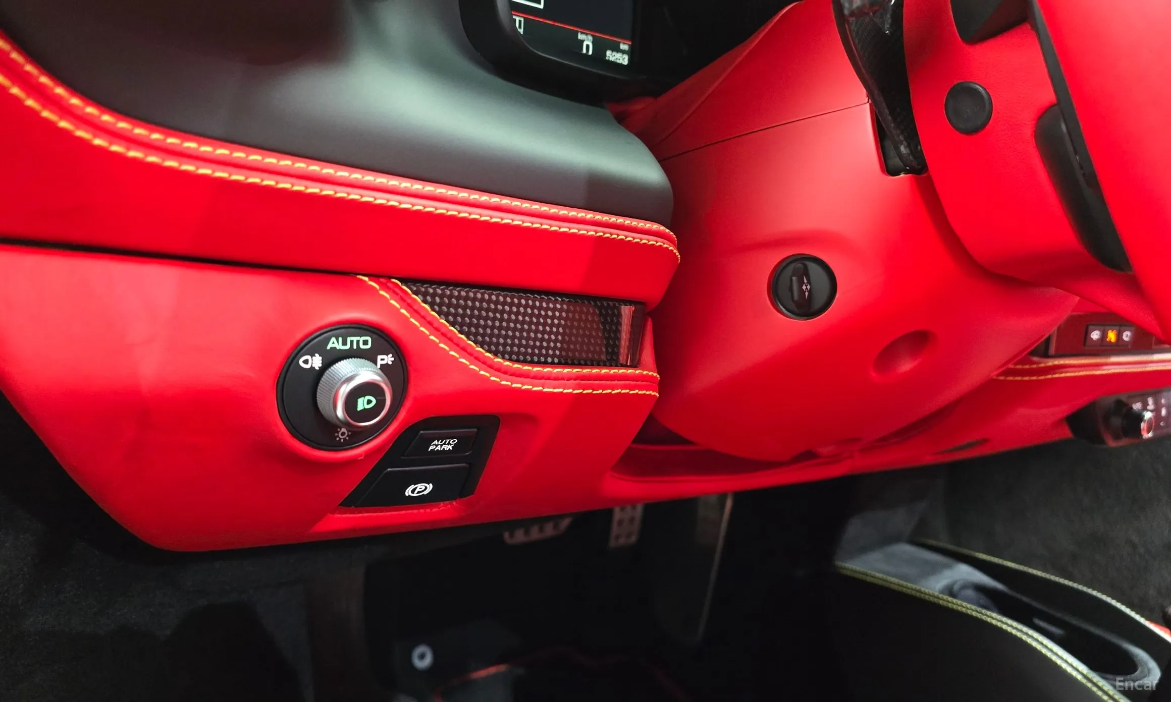 Ferrari F8 Tributo превью 18