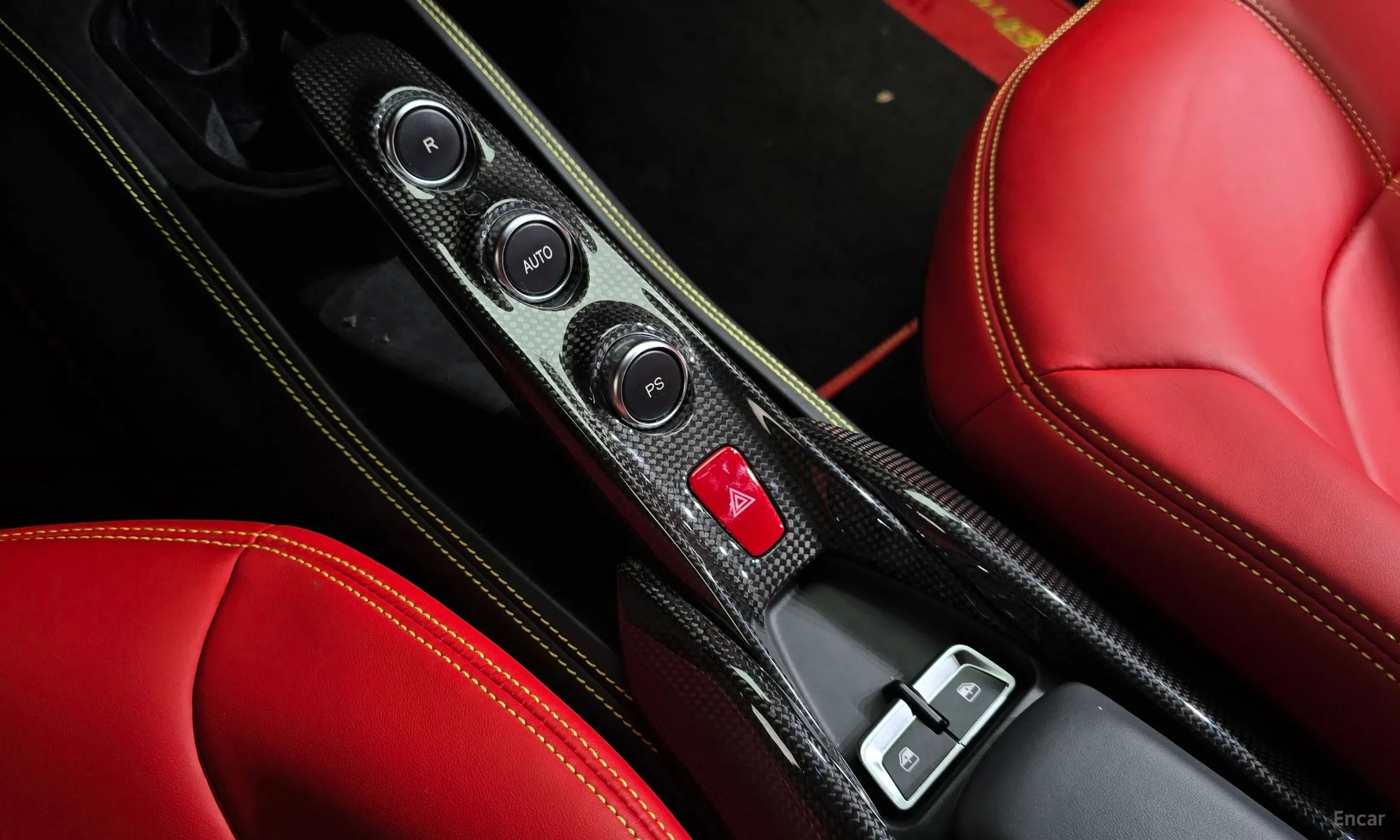 Ferrari F8 Tributo превью 9