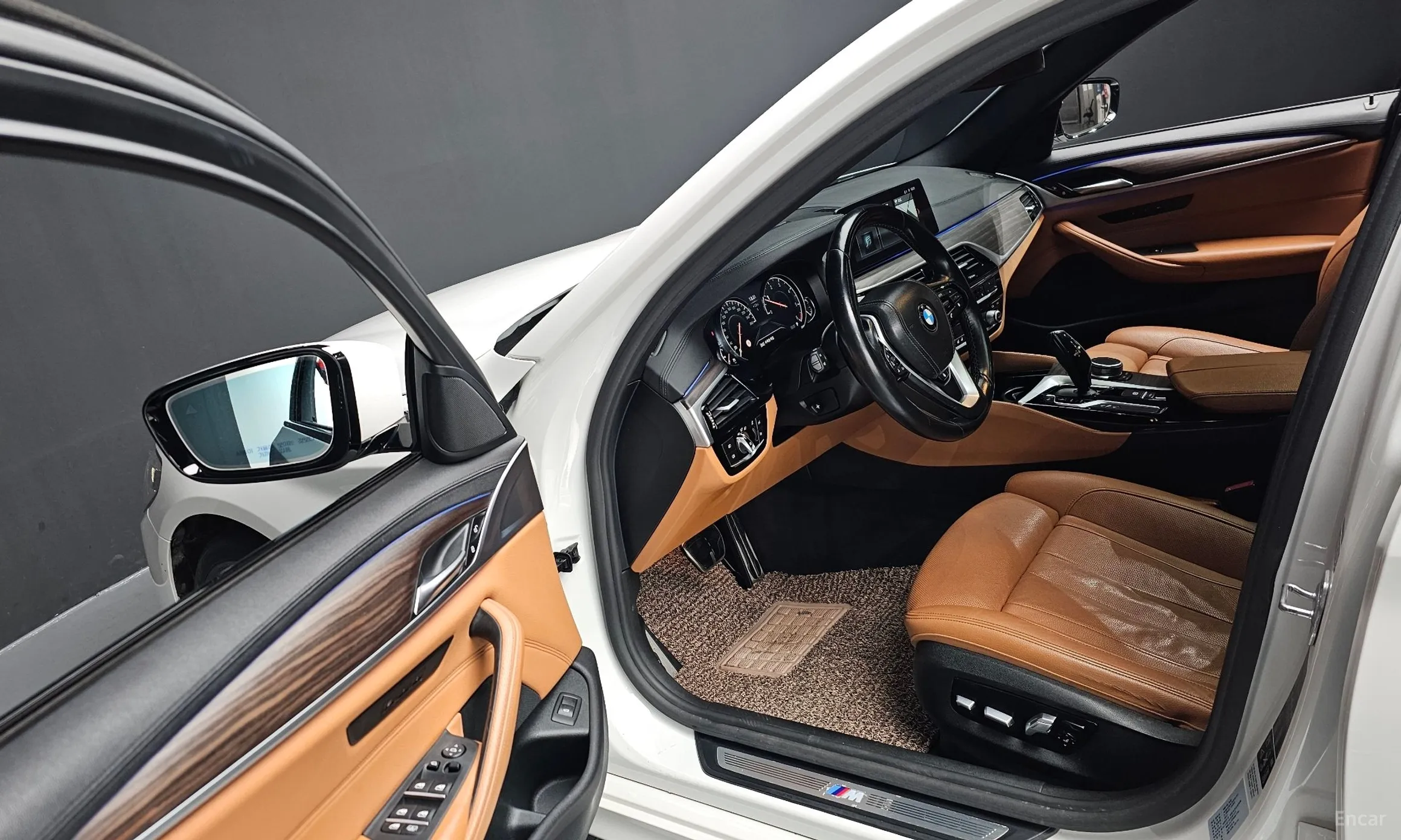 BMW 5 Series (G30) превью 10