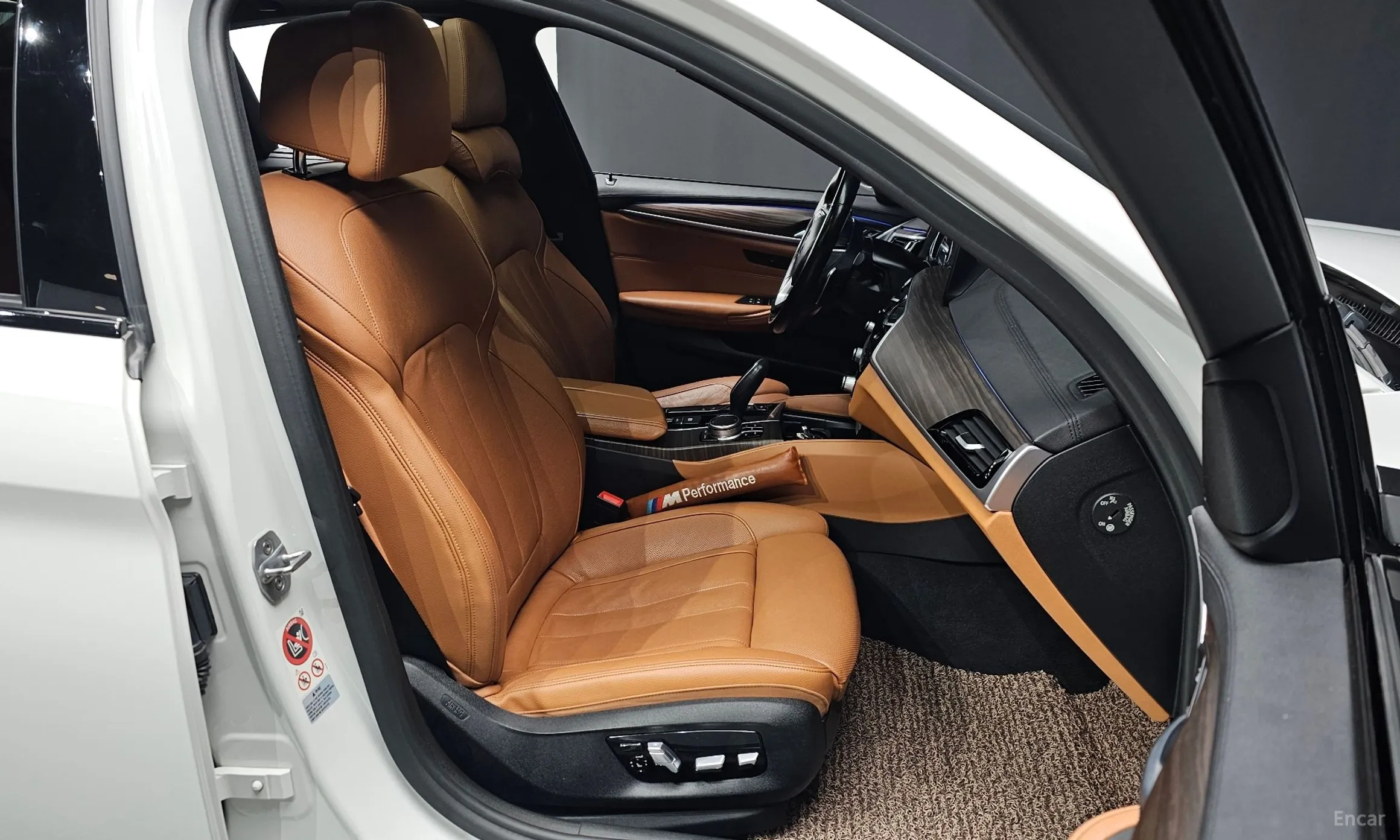 BMW 5 Series (G30) превью 12