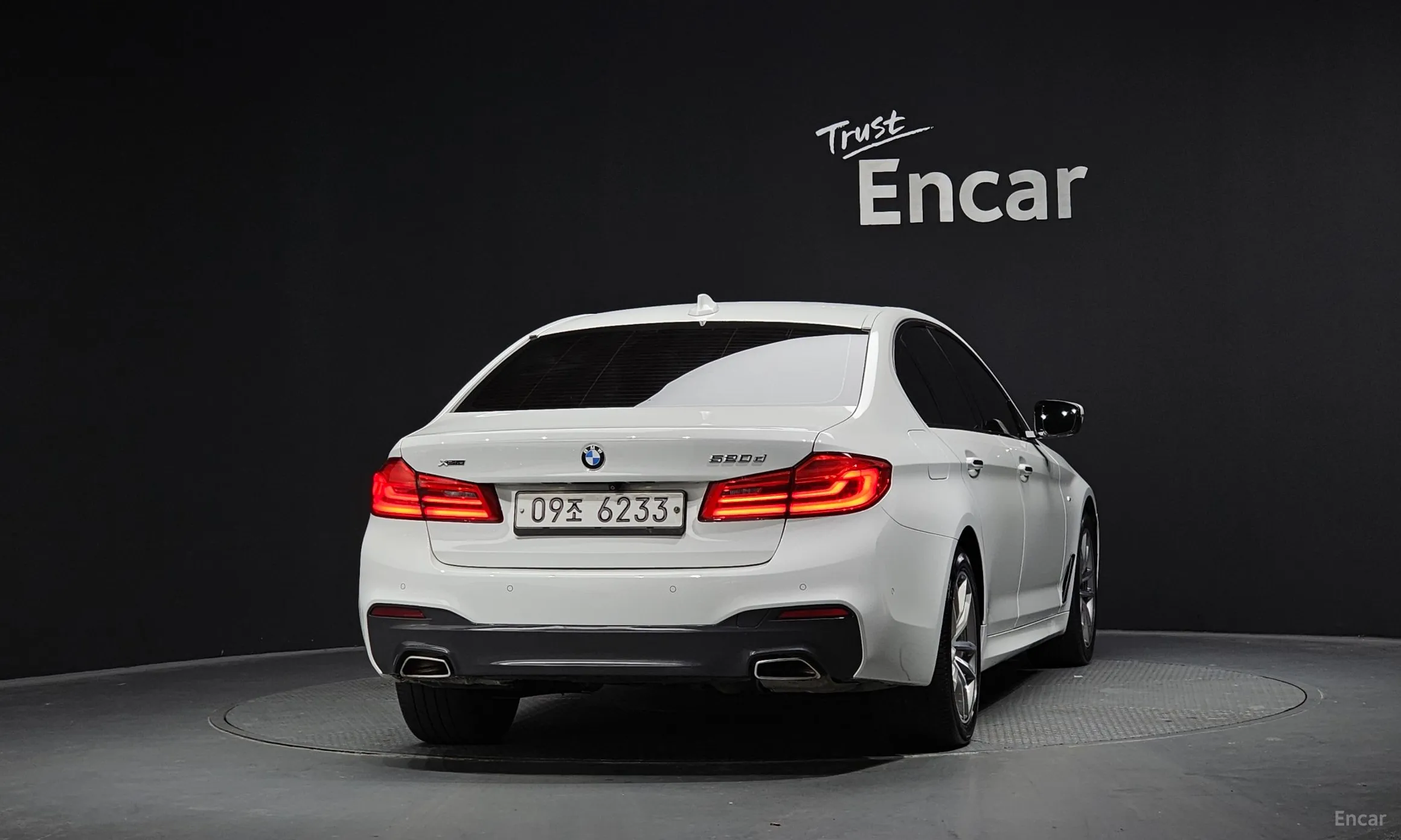 BMW 5 Series (G30) превью 4