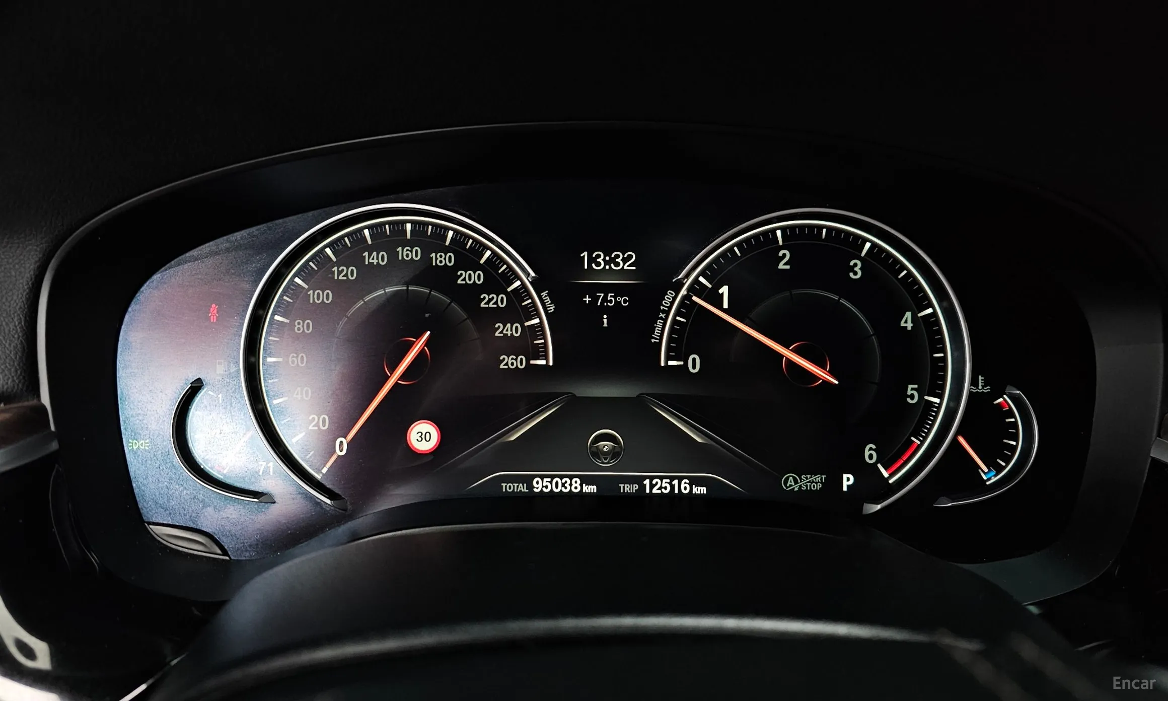 BMW 5 Series (G30) превью 8