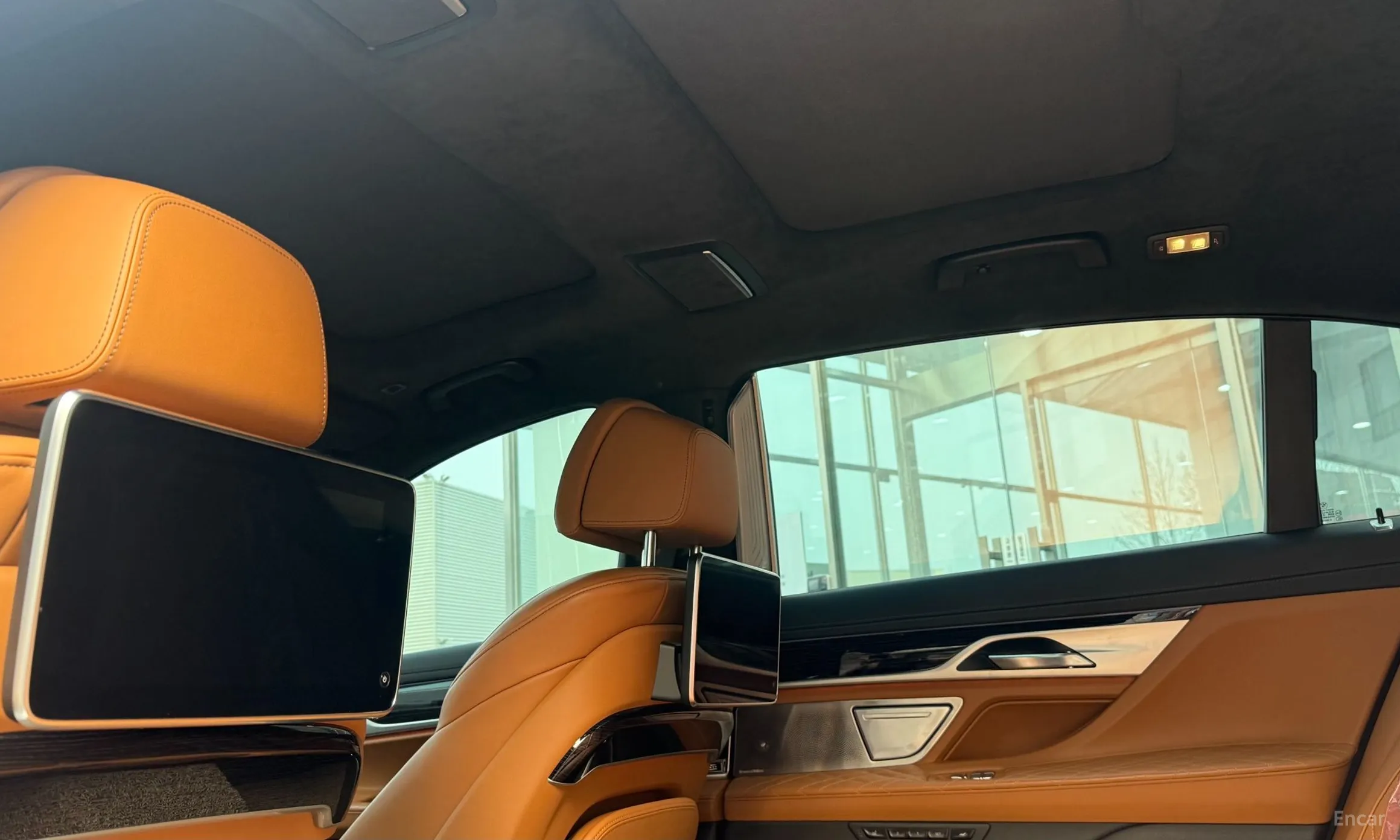 BMW 7 Series (G11) превью 11