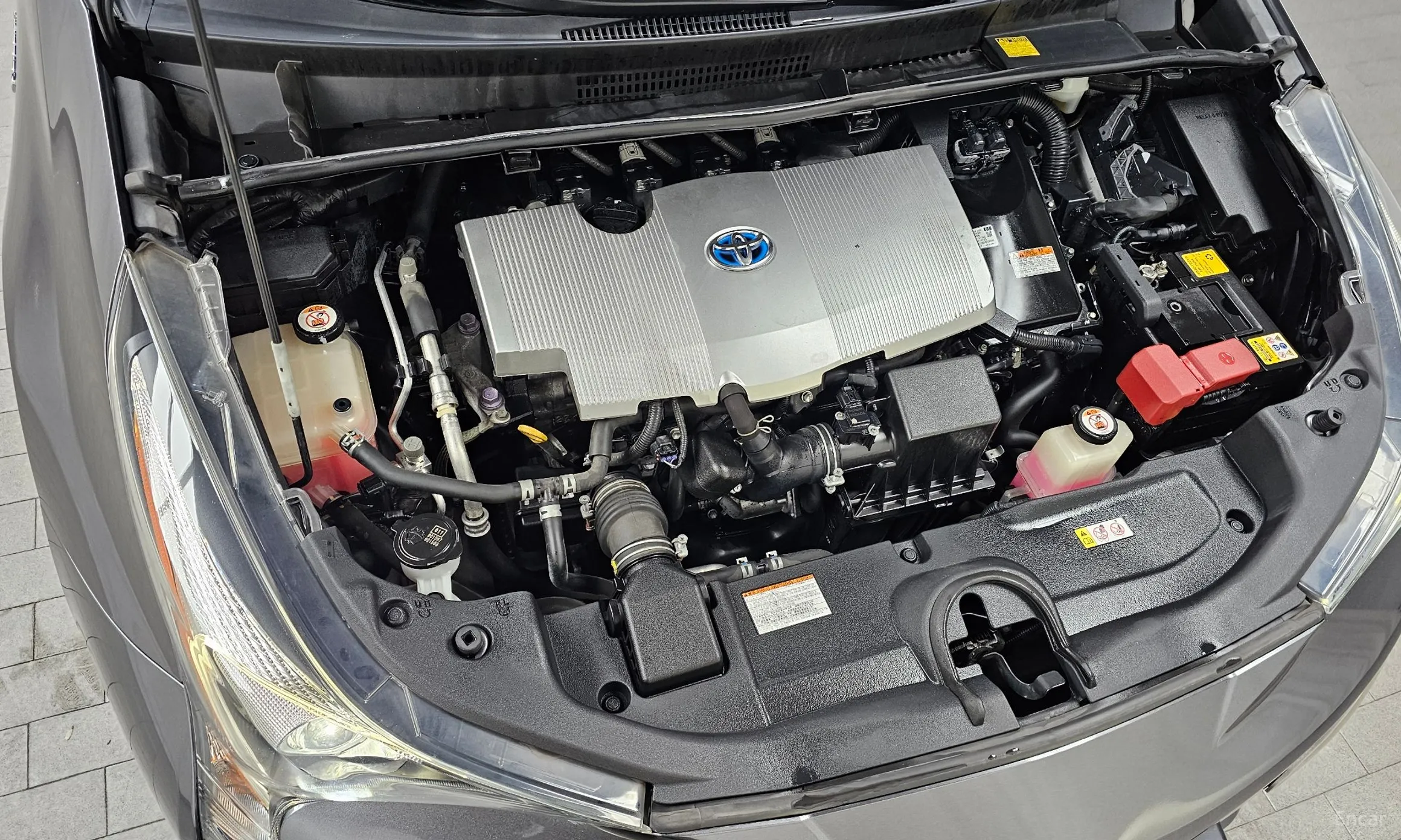 Toyota Prius 4th Generation превью 6