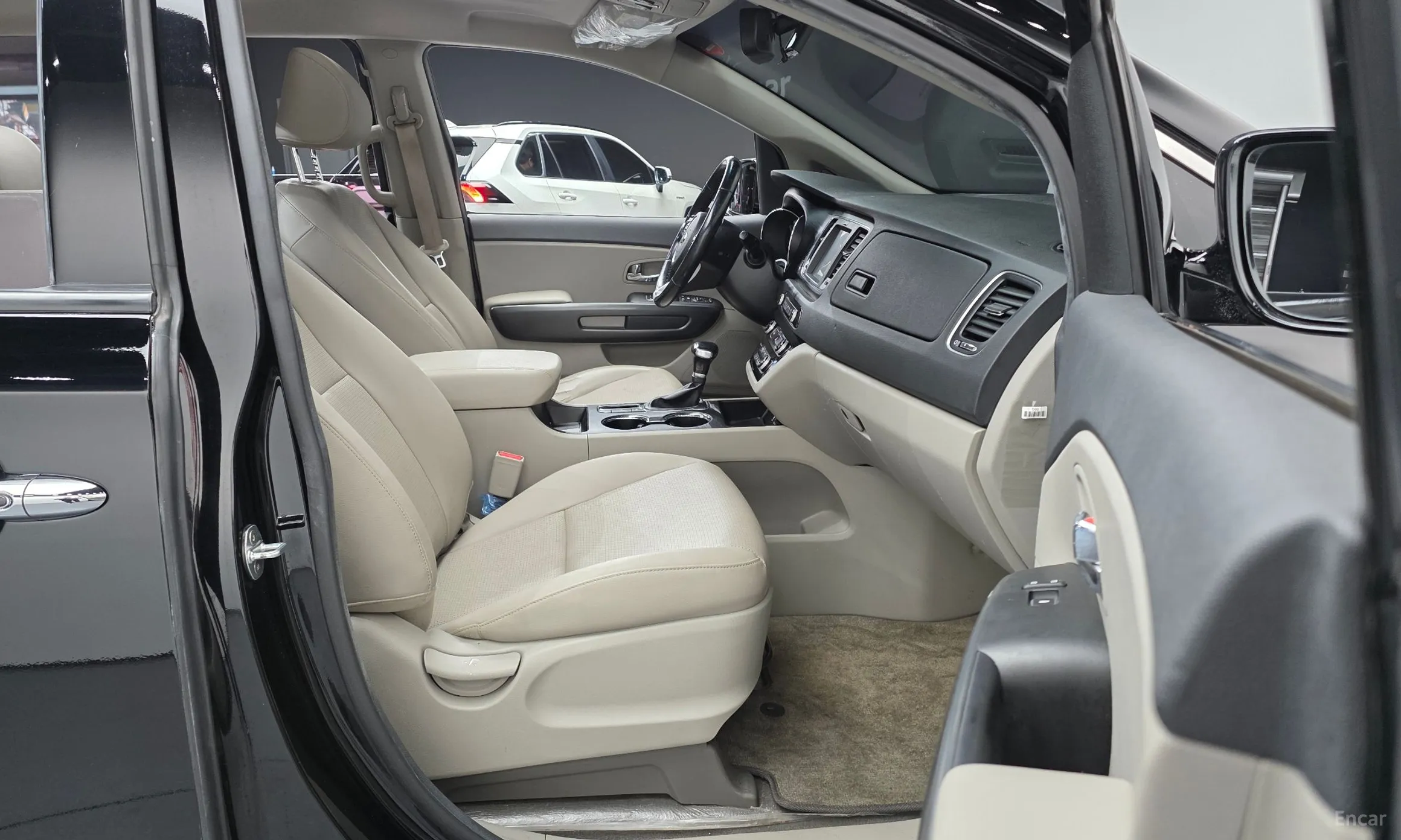 Kia Carnival превью 10