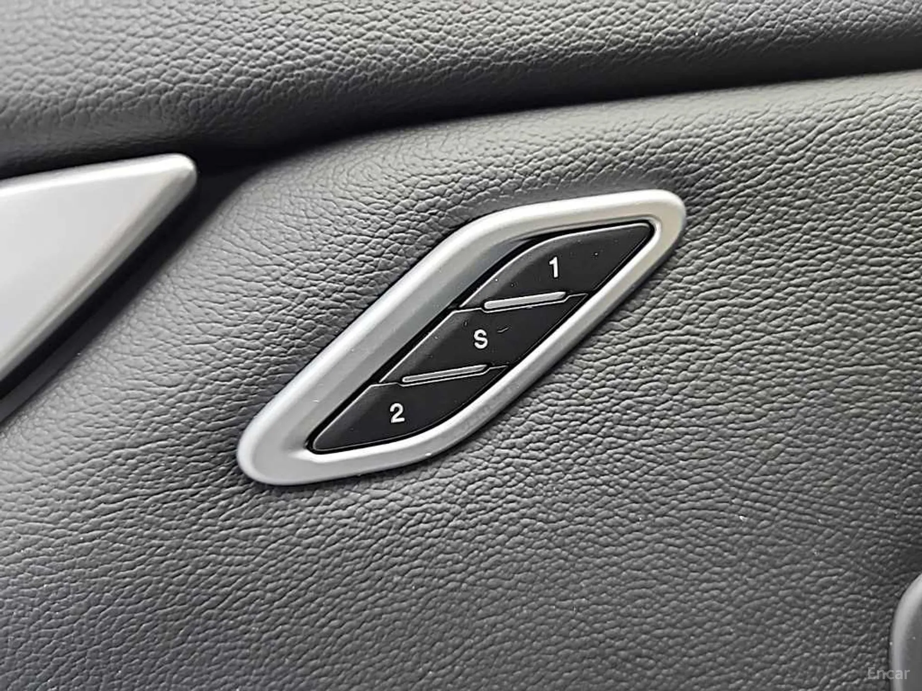 Maserati Ghibli превью 19