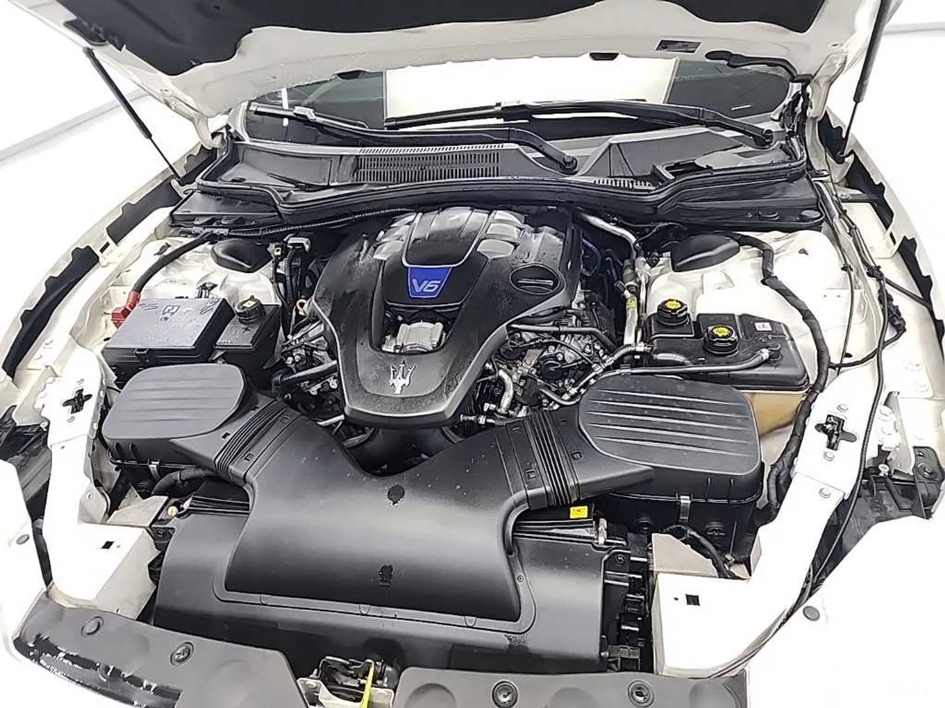 Maserati Ghibli превью 6