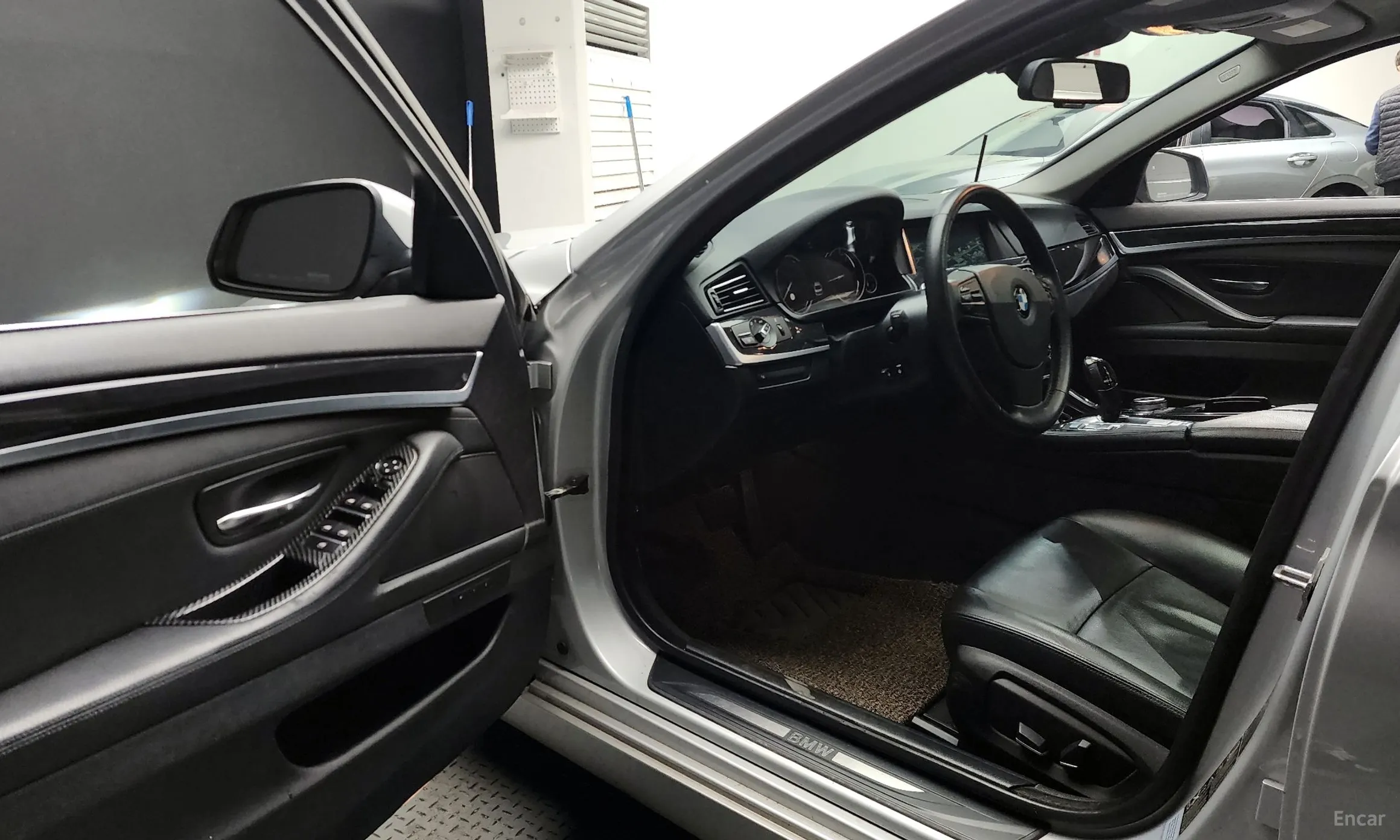 BMW 5 Series (F10) превью 10