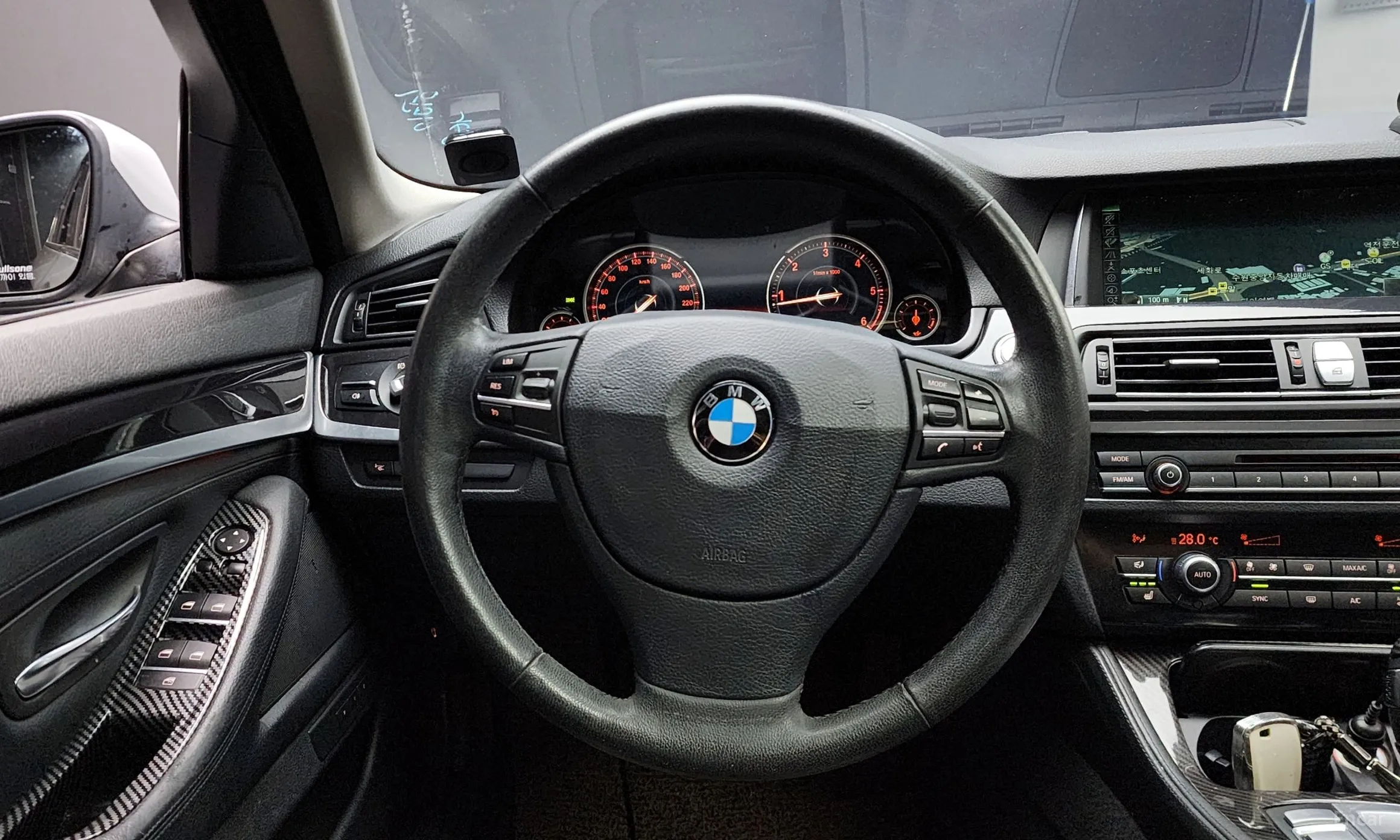 BMW 5 Series (F10) превью 13
