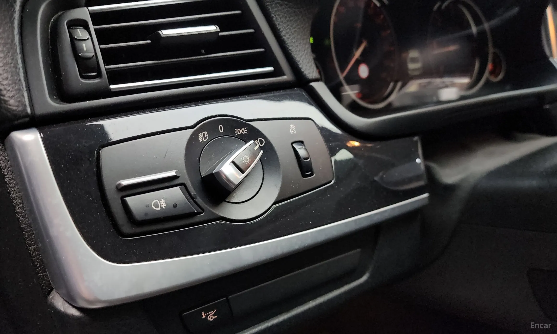 BMW 5 Series (F10) превью 16
