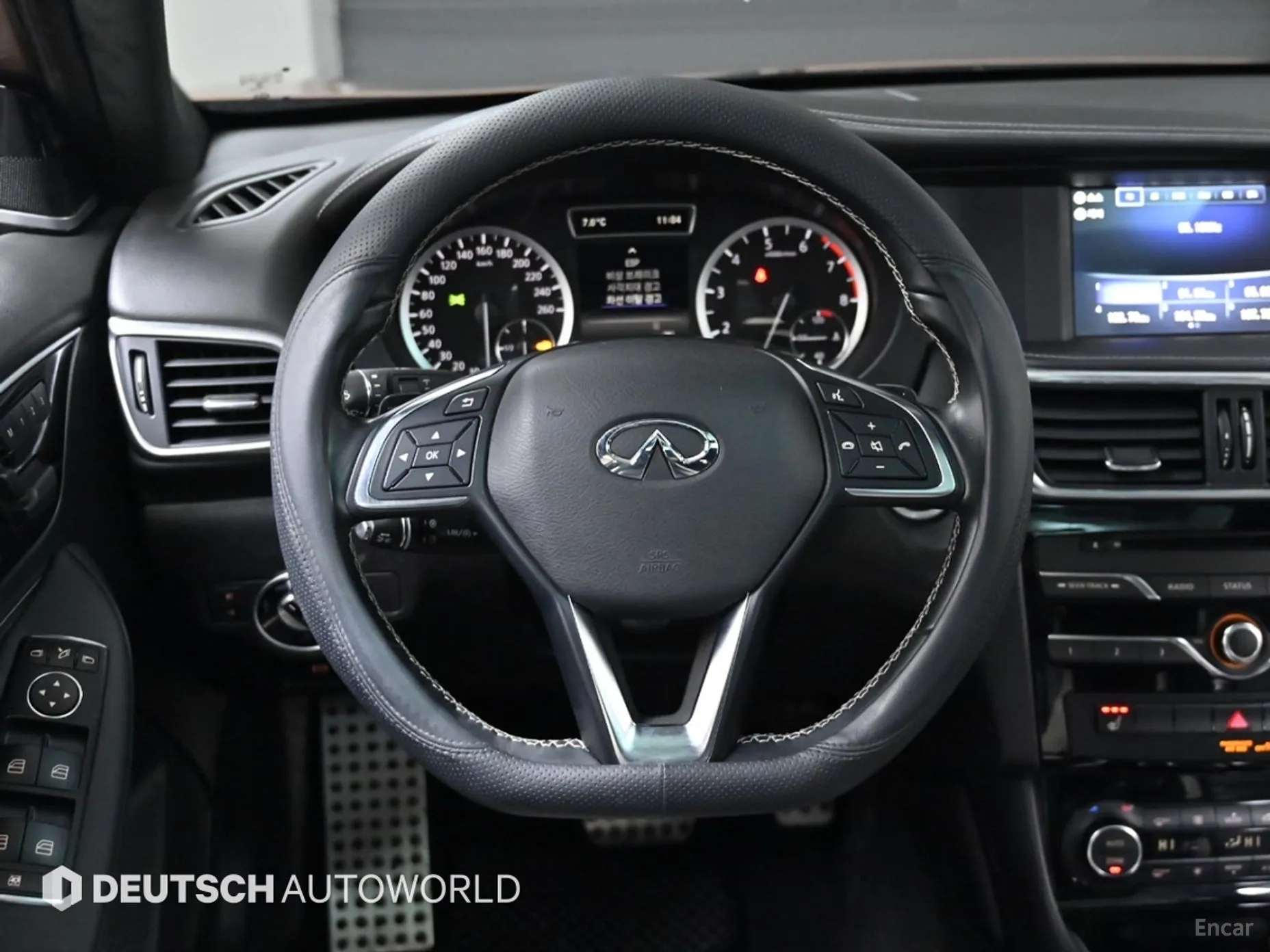 Infiniti Q30 превью 13