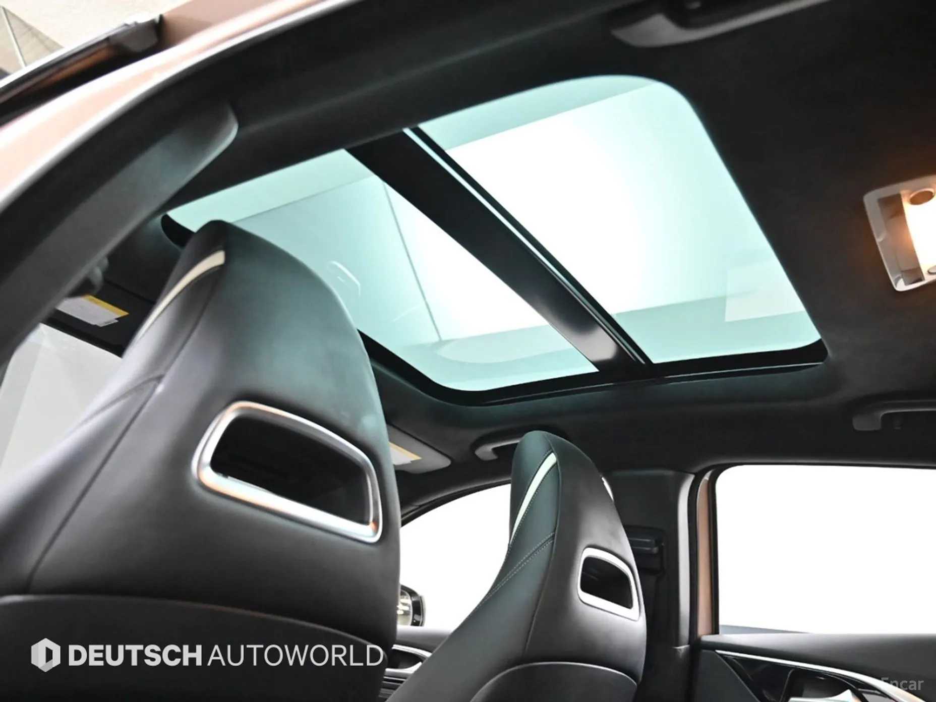 Infiniti Q30 превью 19