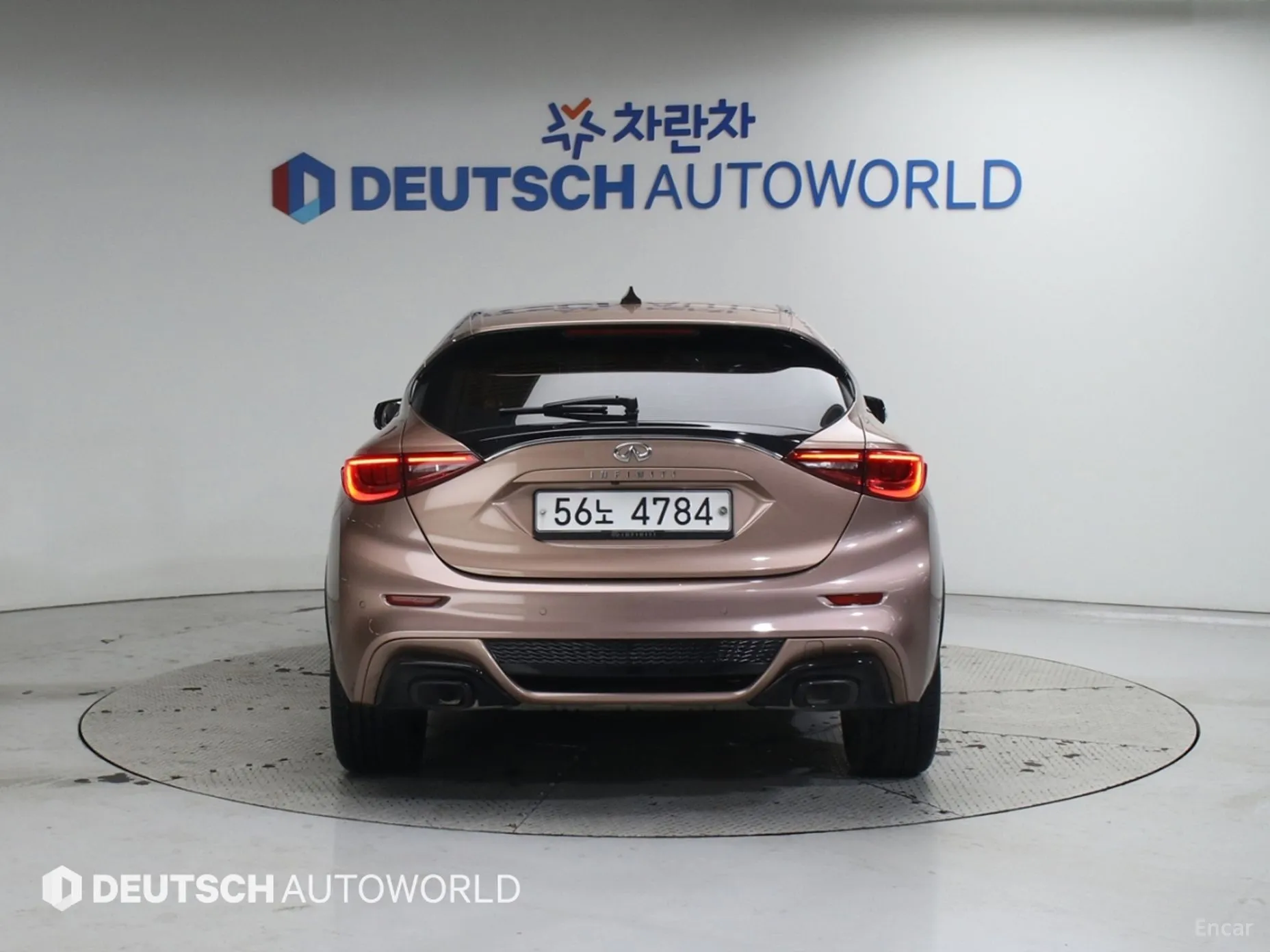 Infiniti Q30 превью 4