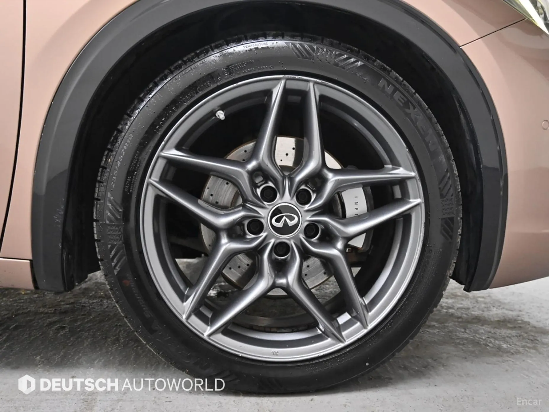 Infiniti Q30 превью 5