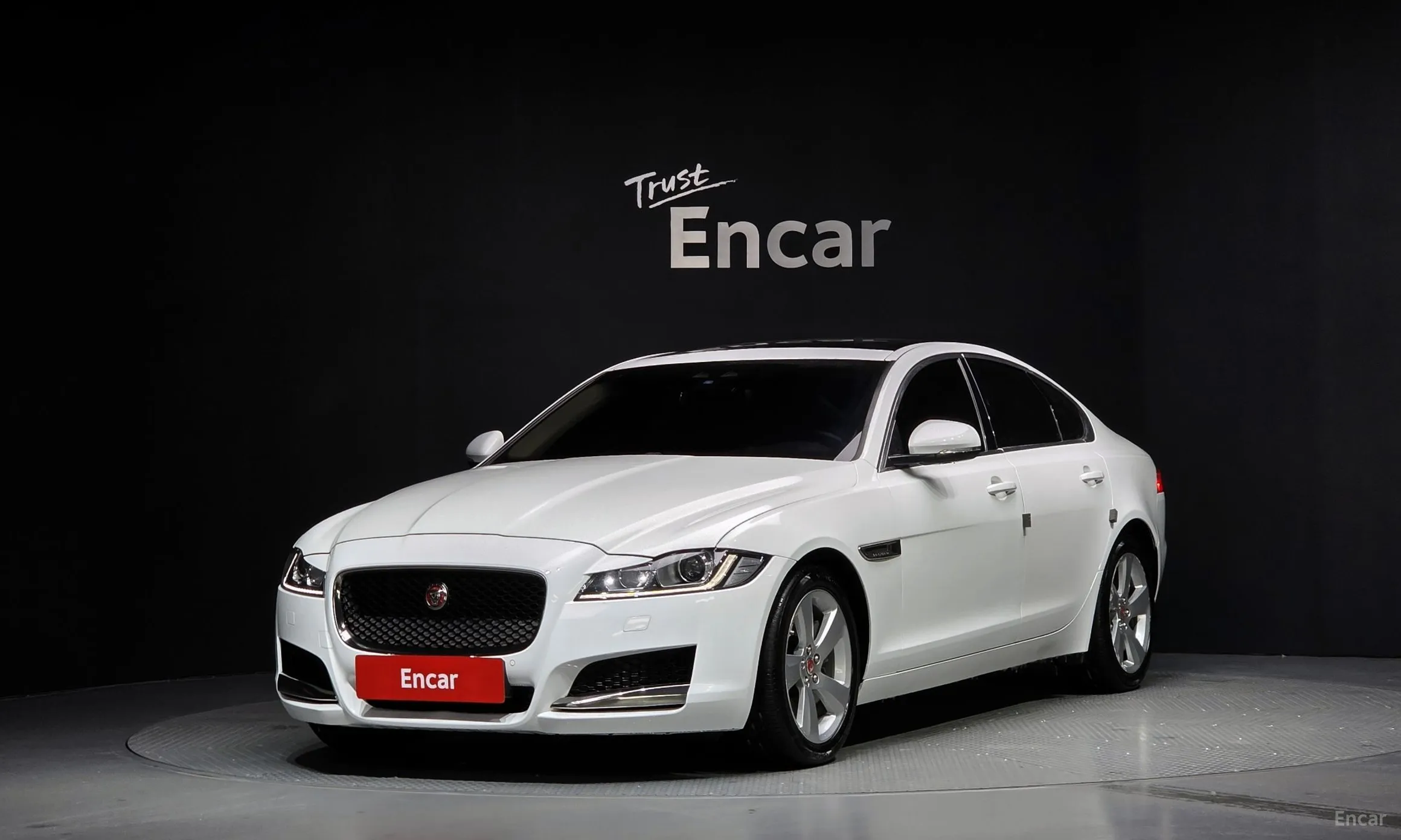 Jaguar XF (x260)