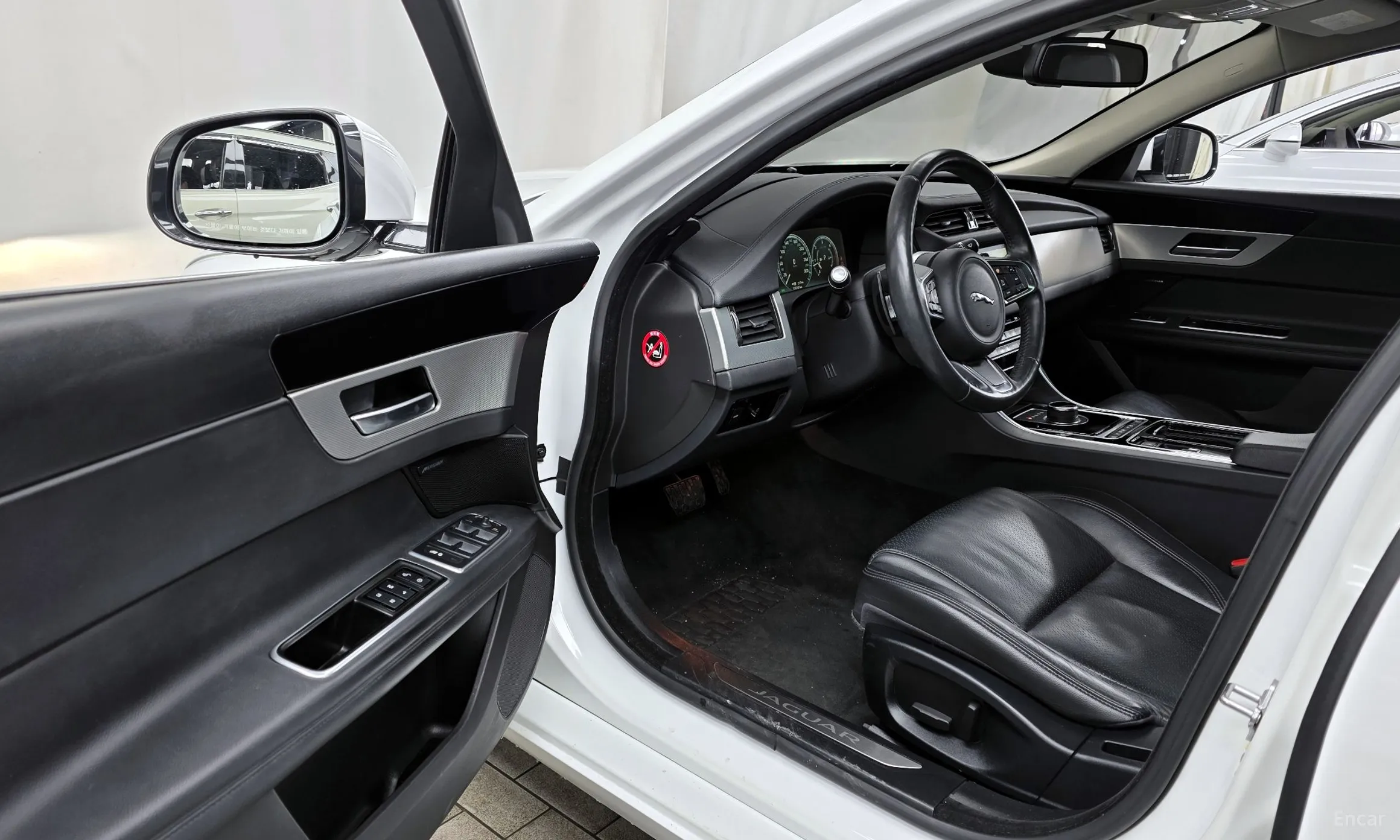 Jaguar XF (x260) превью 10